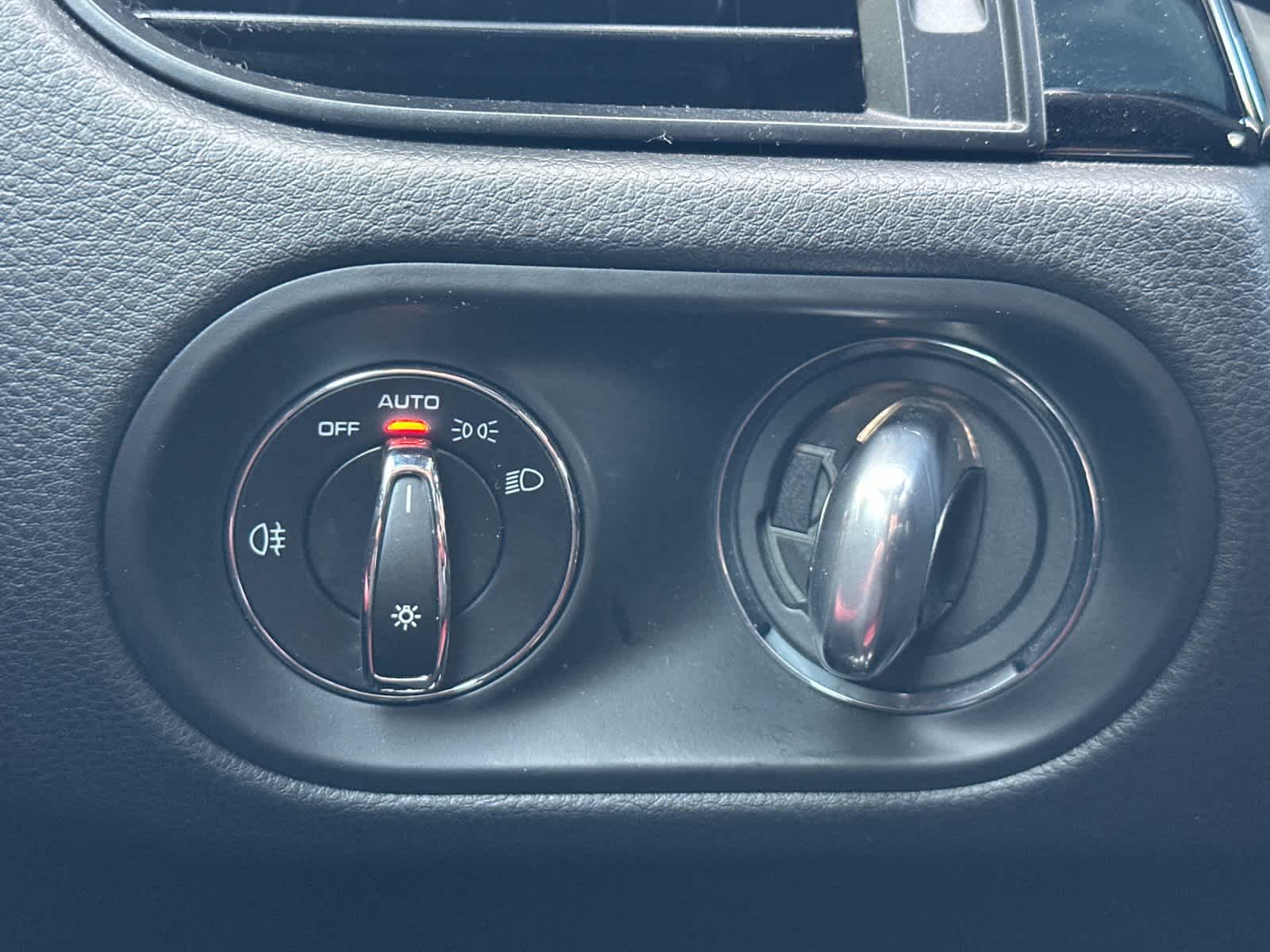 Thumbnail: 2025 Porsche Macan - 30