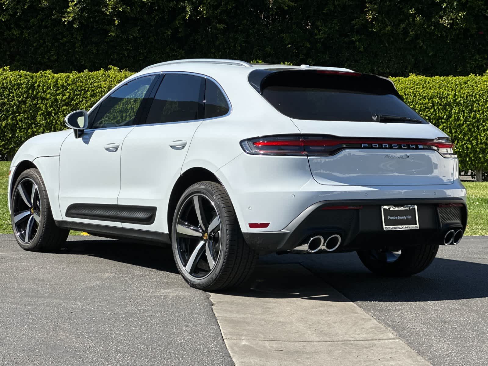 Thumbnail: 2026 Porsche Macan - 3