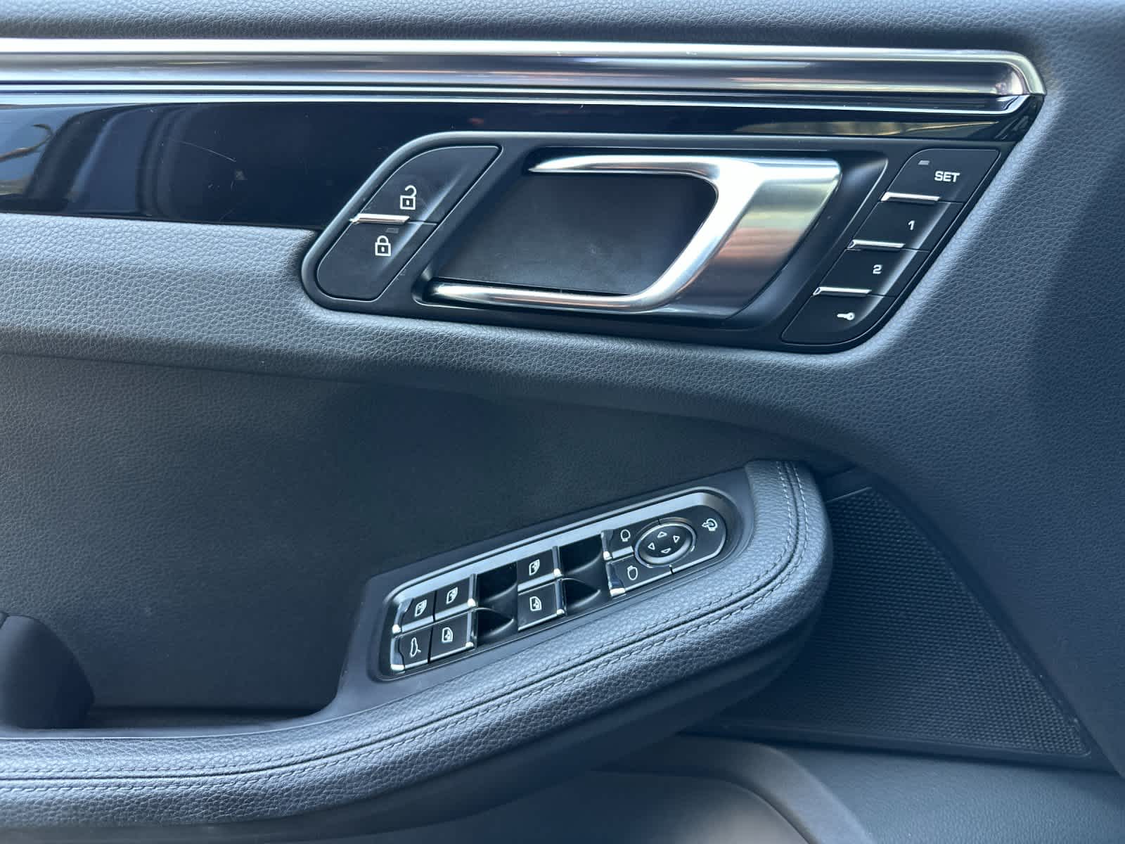 Thumbnail: 2025 Porsche Macan - 12