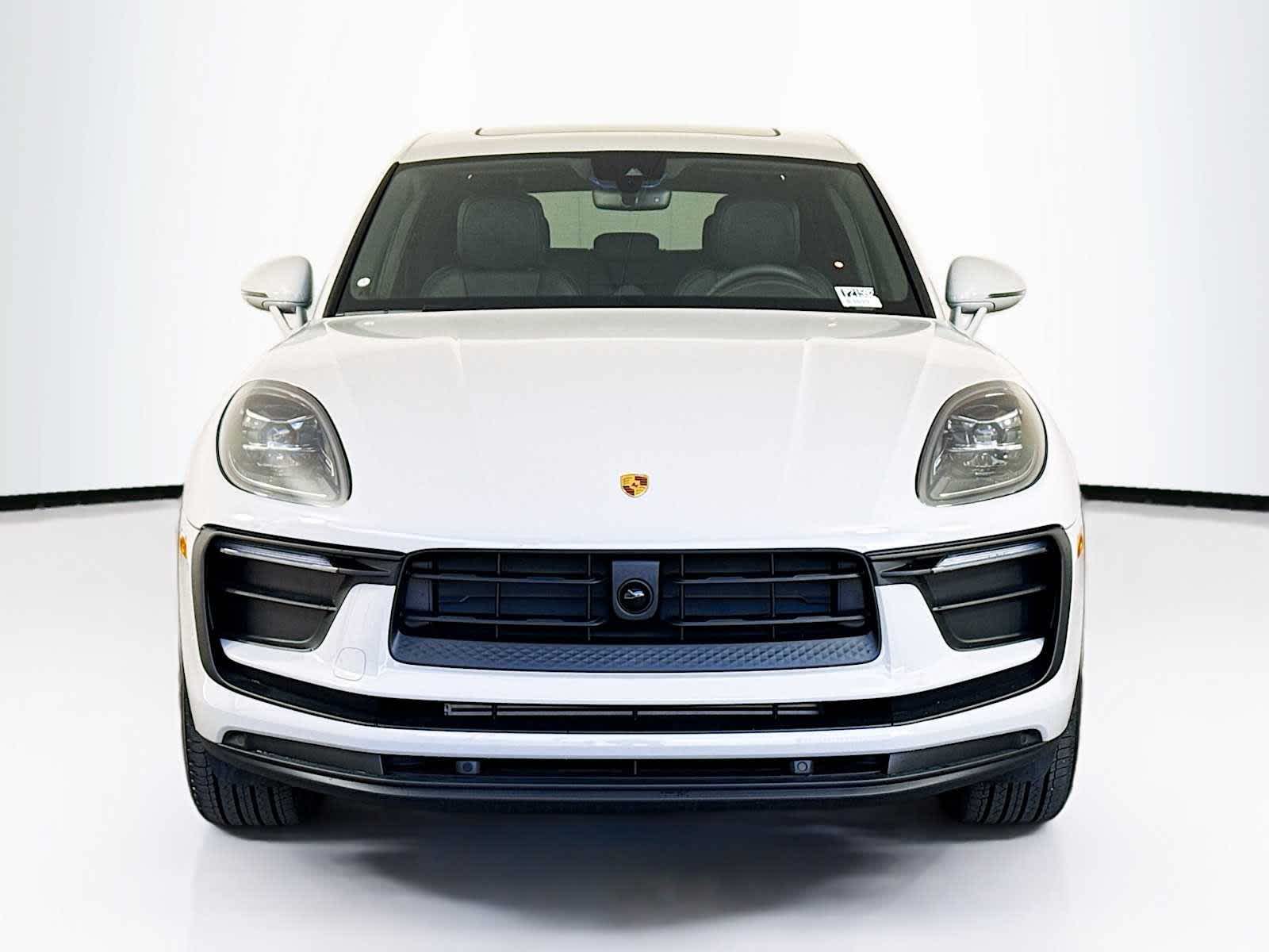 Thumbnail: 2026 Porsche Macan - 10