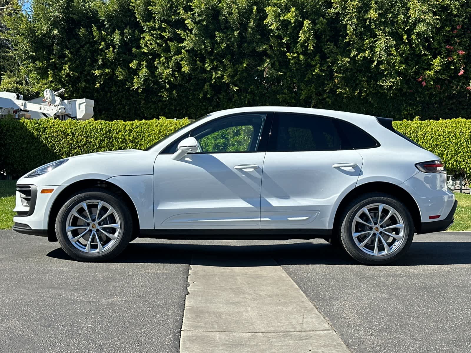 Thumbnail: 2026 Porsche Macan - 2