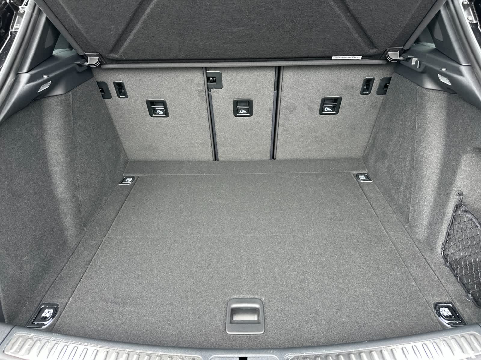 Thumbnail: 2026 Porsche Macan - 16