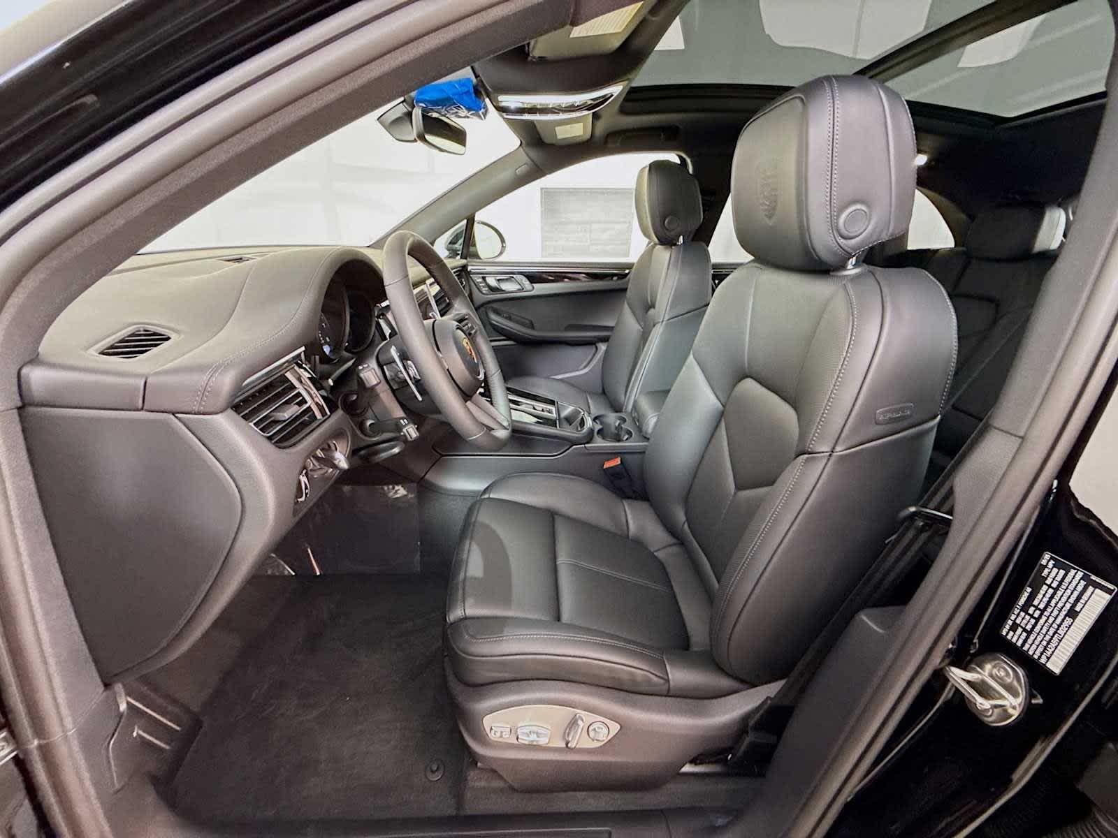 Thumbnail: 2026 Porsche Macan - 5