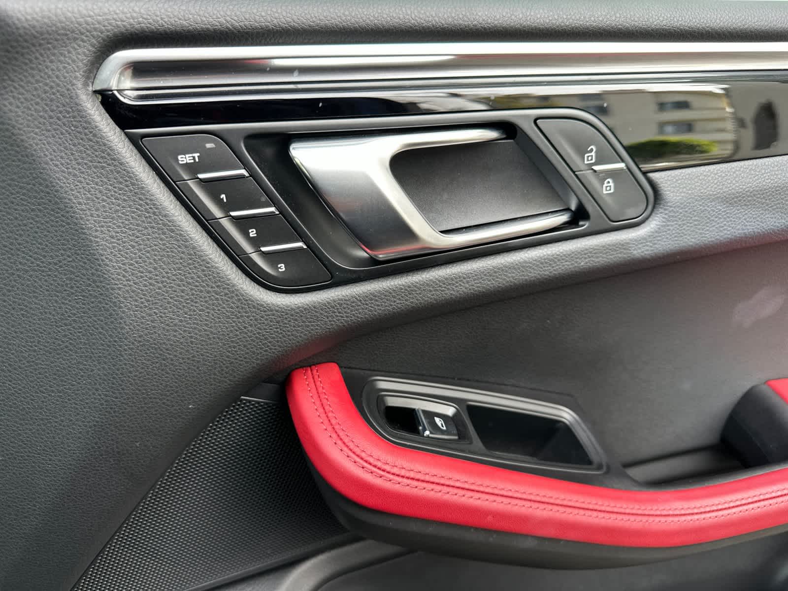 Thumbnail: 2025 Porsche Macan - 19