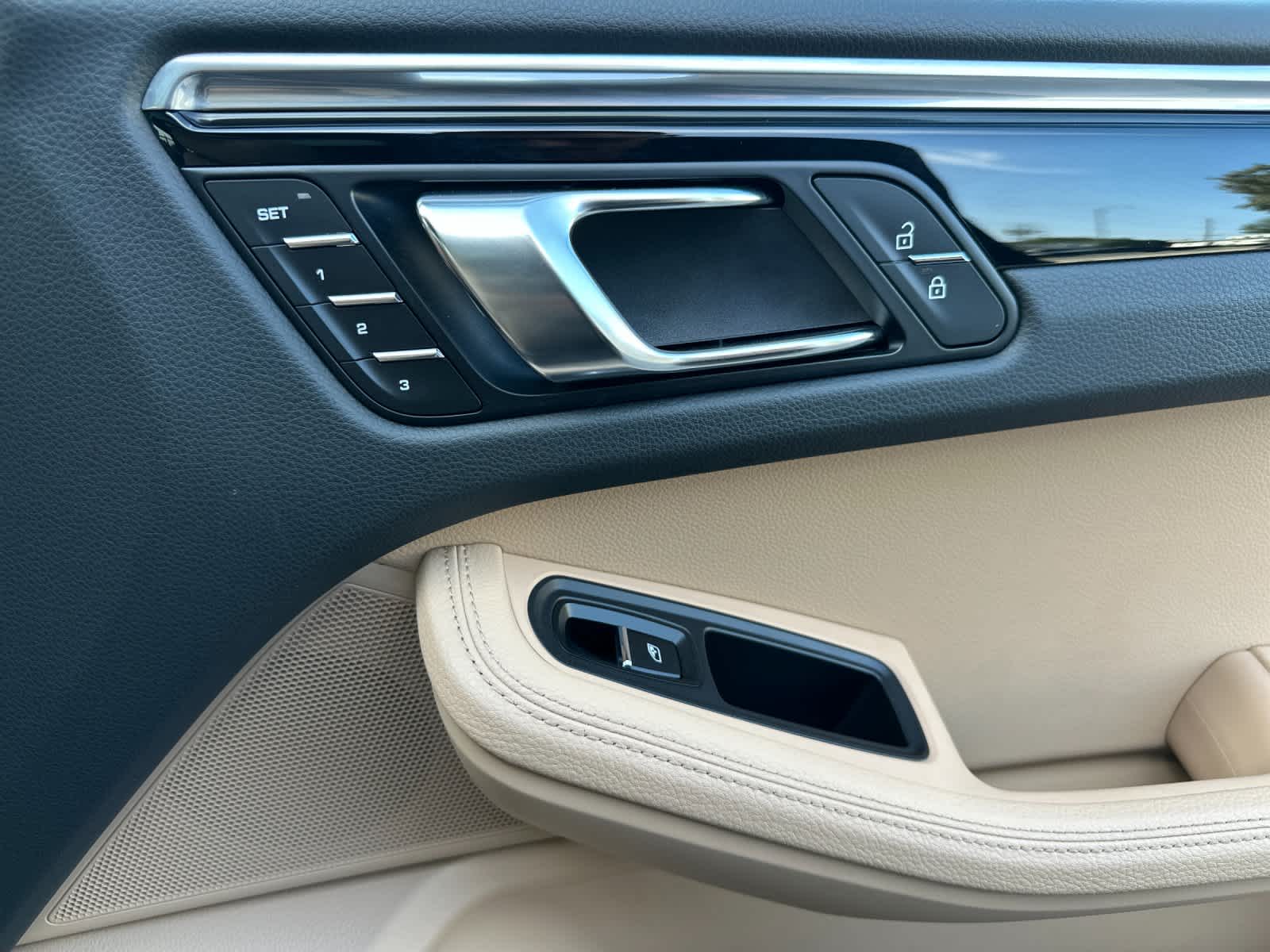 Thumbnail: 2025 Porsche Macan - 19