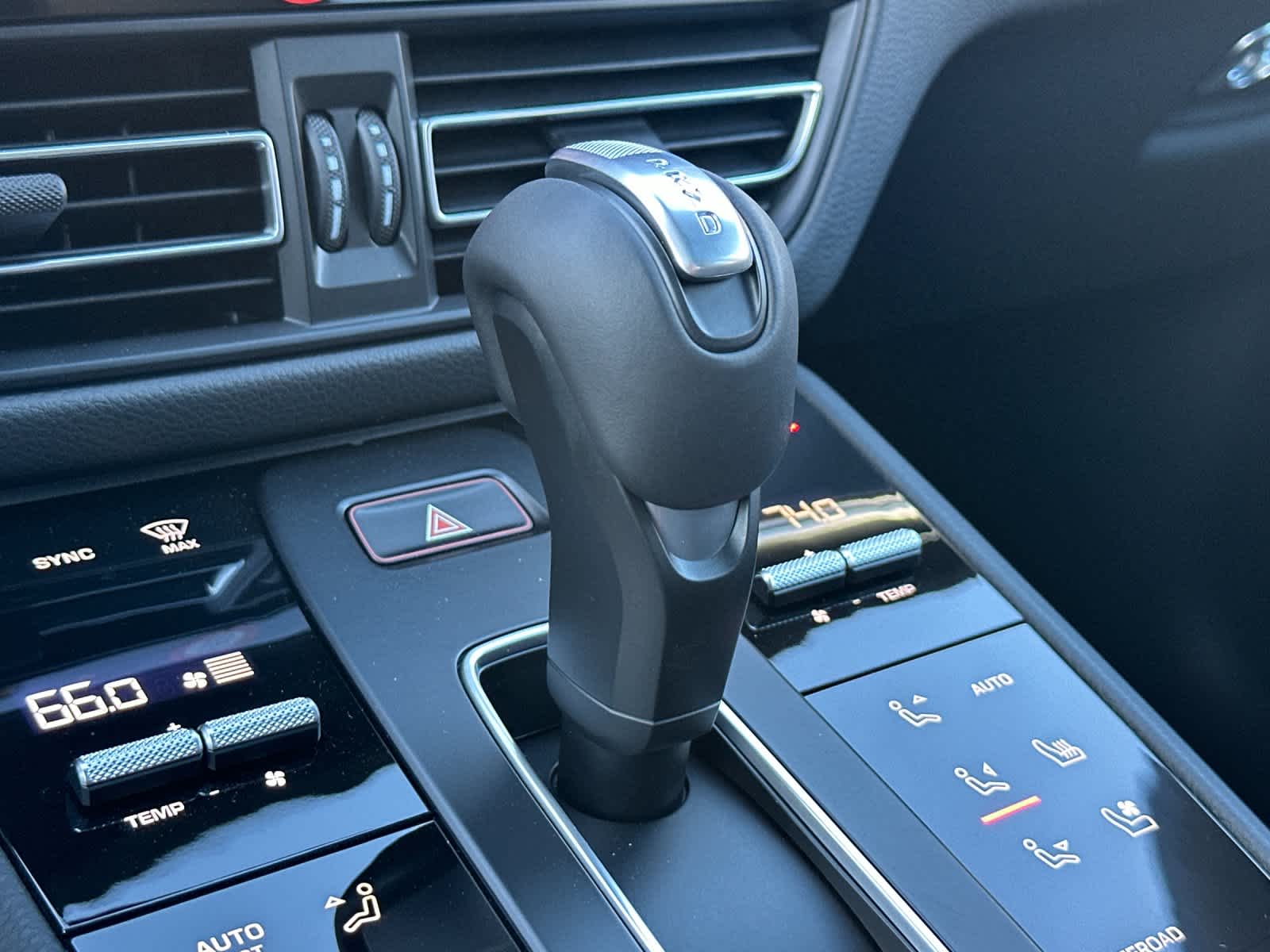 Thumbnail: 2025 Porsche Macan - 25