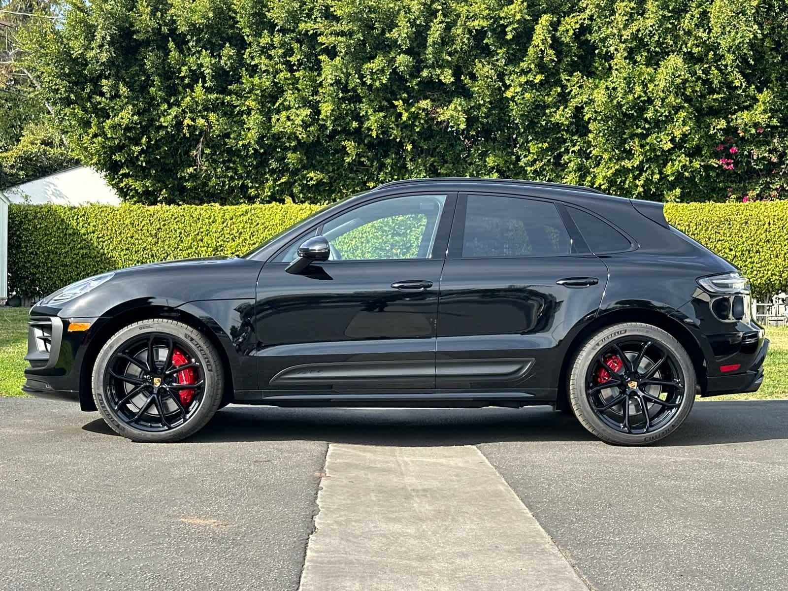 Thumbnail: 2026 Porsche Macan - 2