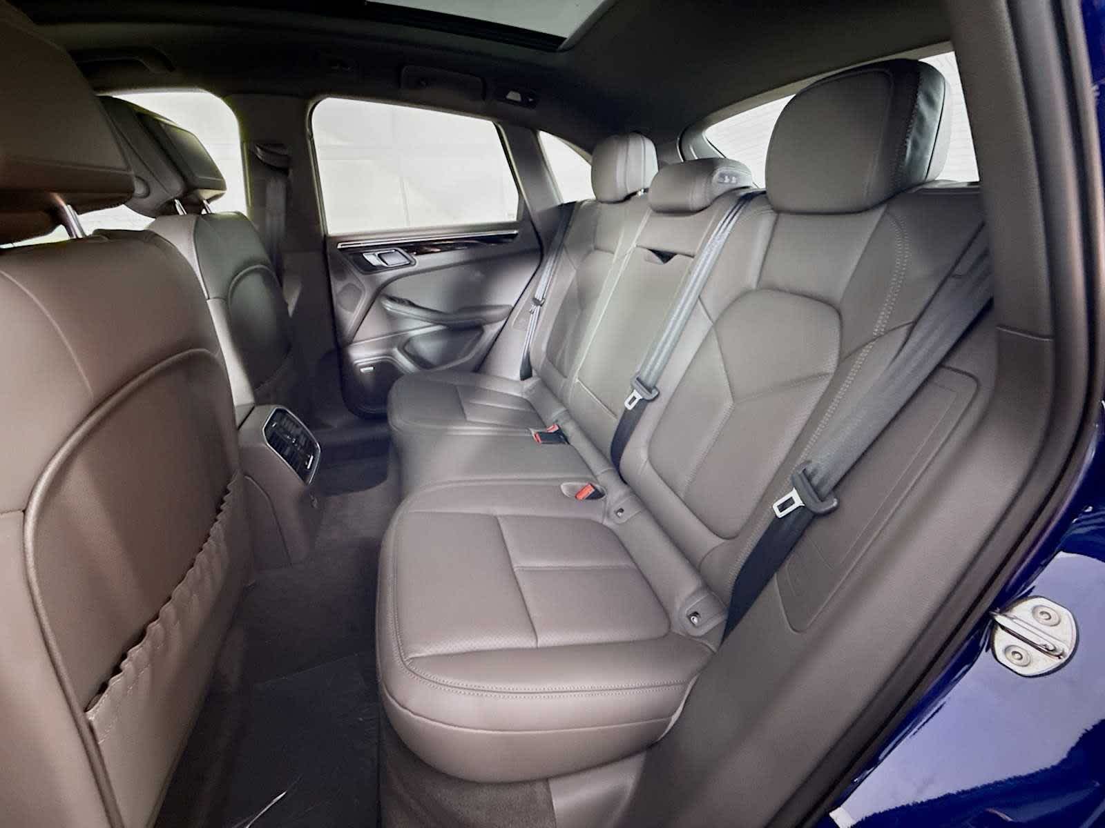 Thumbnail: 2026 Porsche Macan - 17