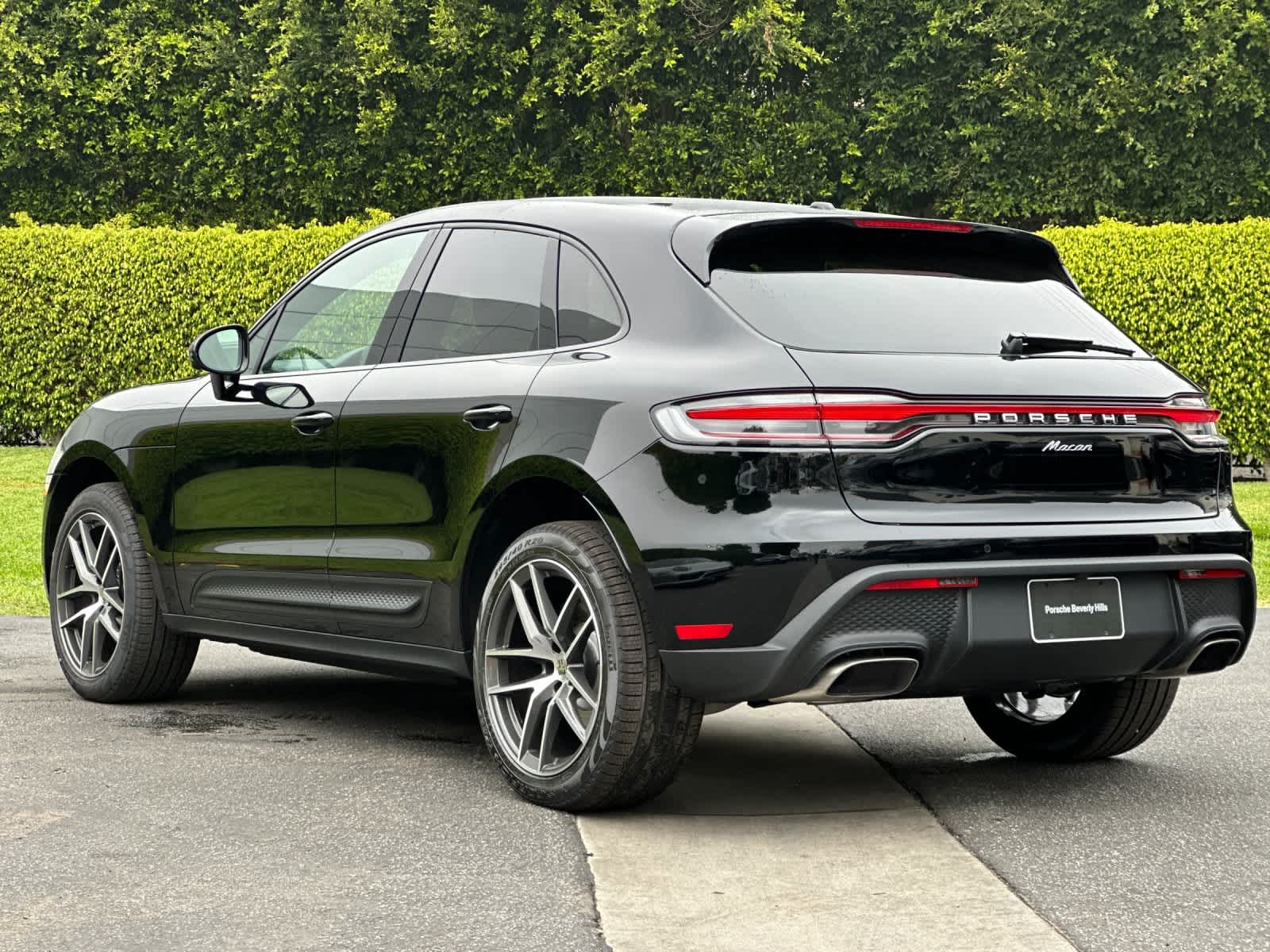 Thumbnail: 2026 Porsche Macan - 3