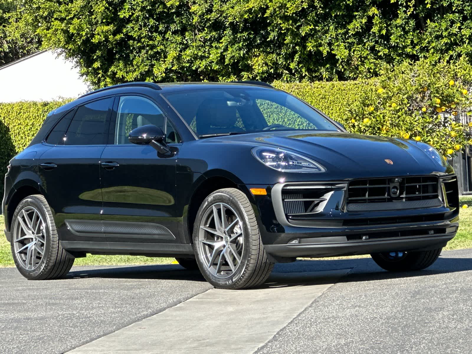 Thumbnail: 2026 Porsche Macan - 10