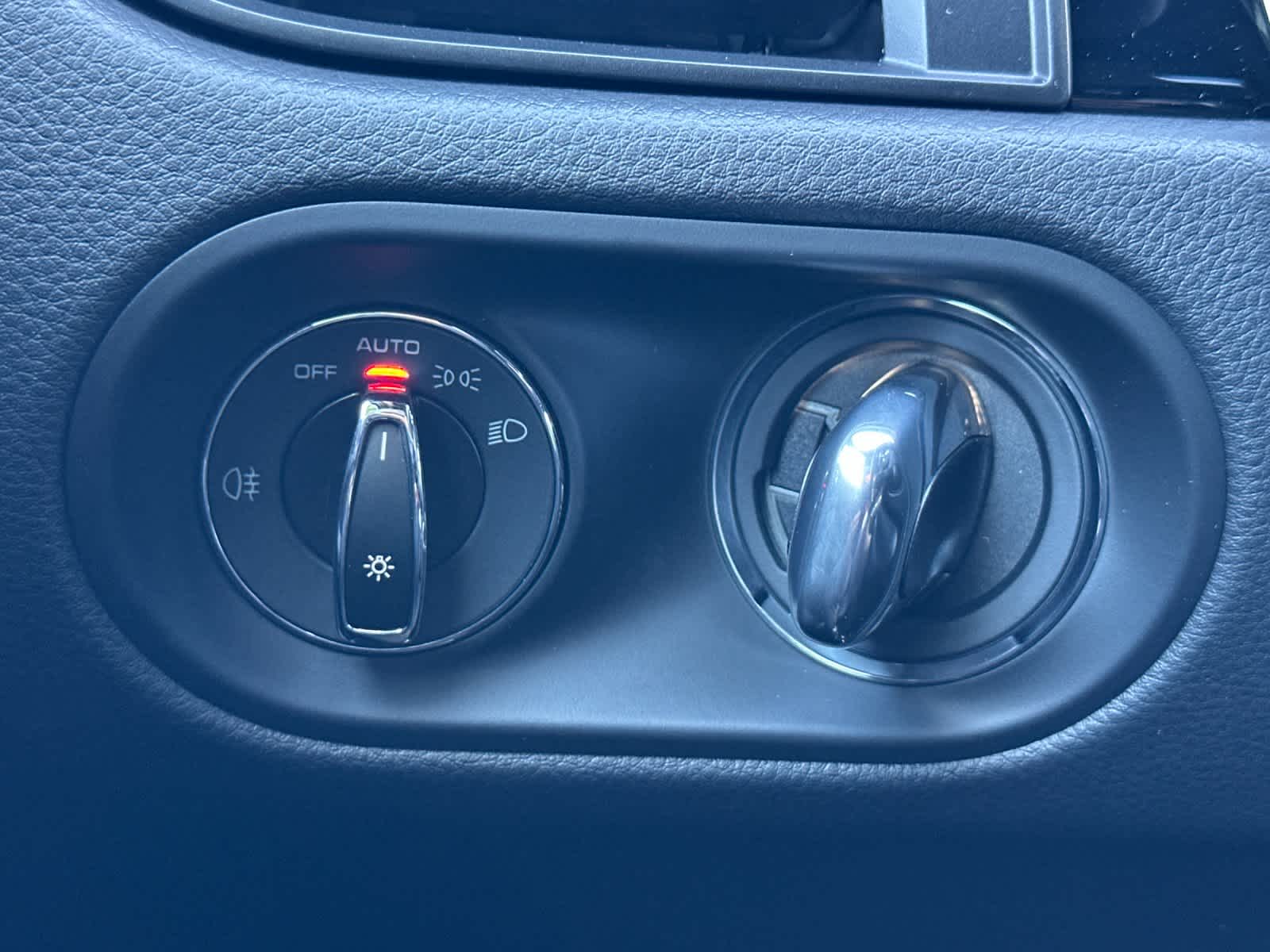 Thumbnail: 2026 Porsche Macan - 29