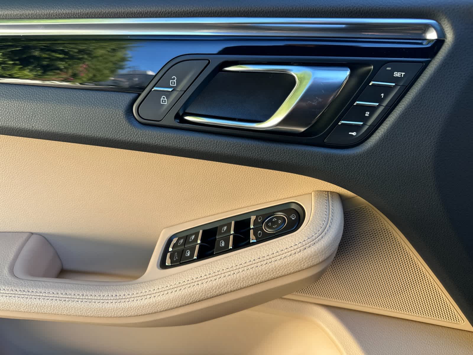 Thumbnail: 2026 Porsche Macan - 12