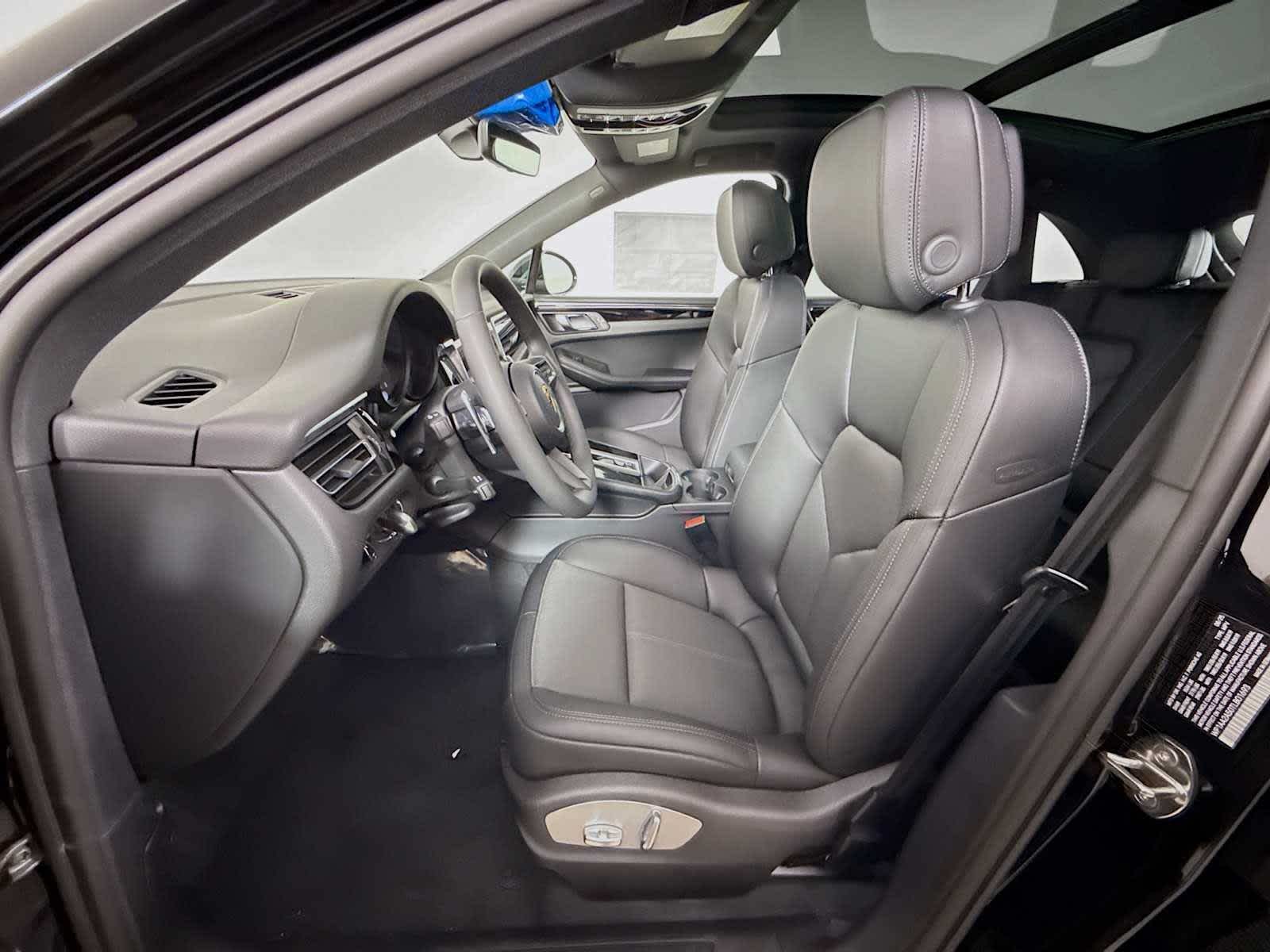 Thumbnail: 2026 Porsche Macan - 5