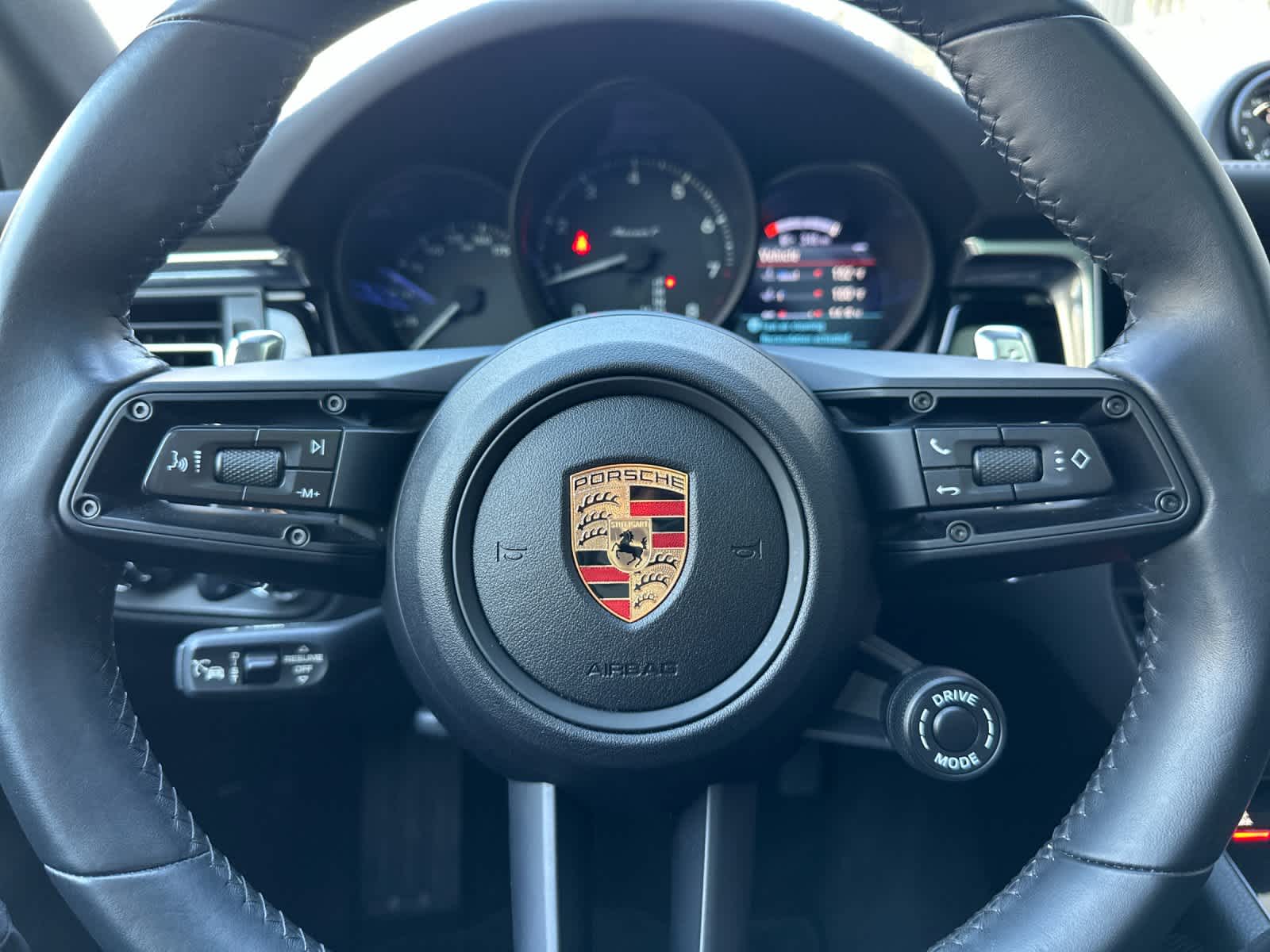 Thumbnail: 2025 Porsche Macan - 25