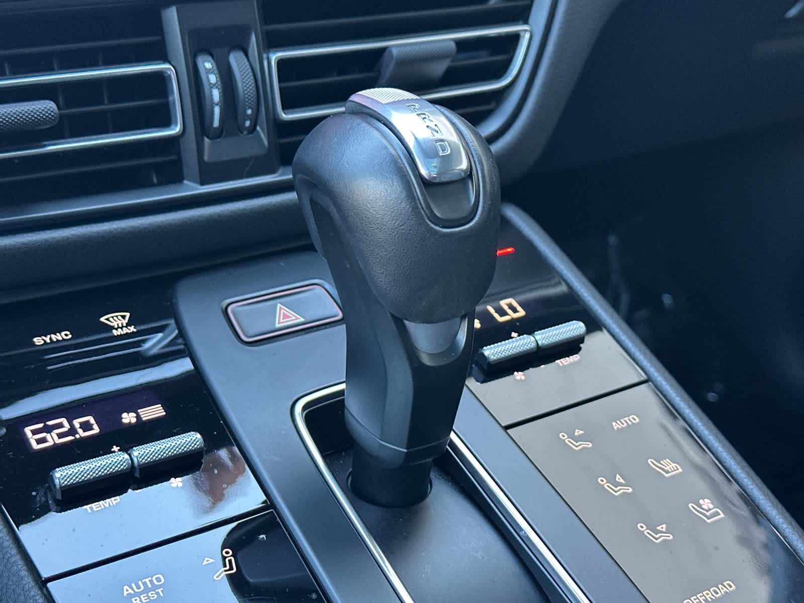 Thumbnail: 2025 Porsche Macan - 24