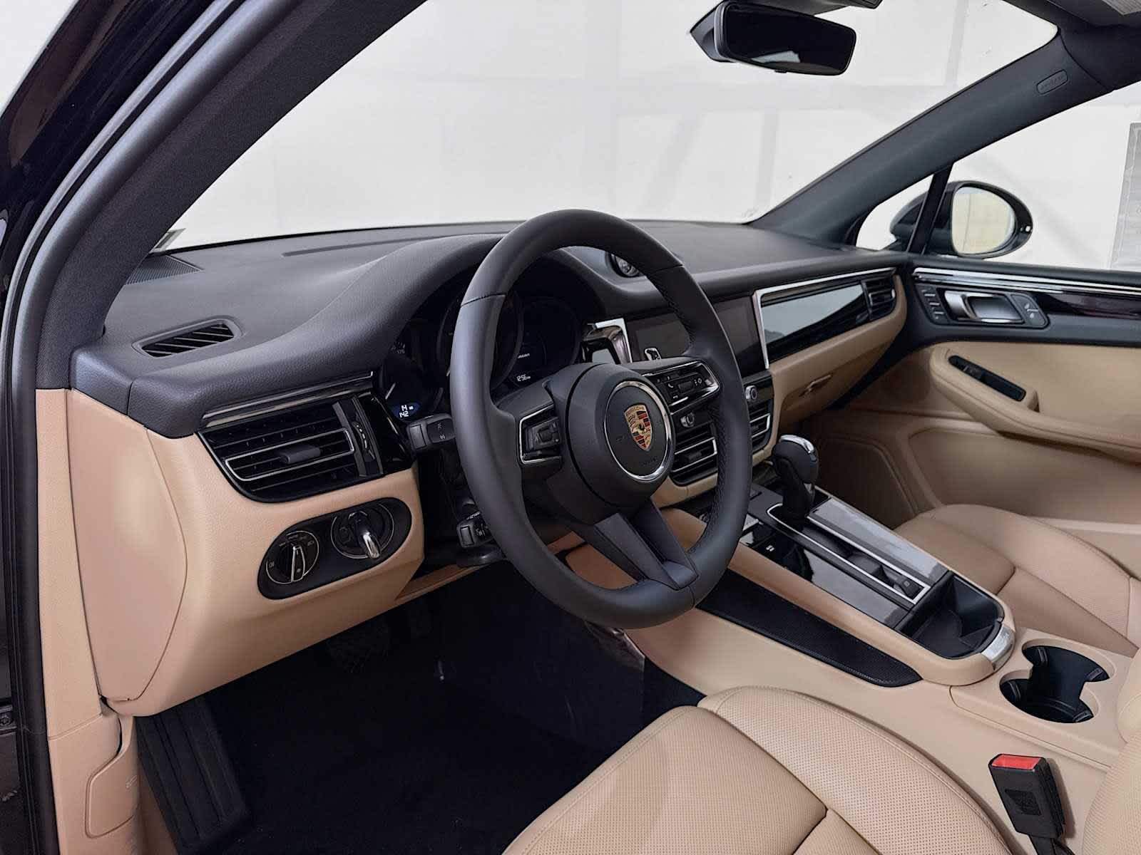 Thumbnail: 2026 Porsche Macan - 4