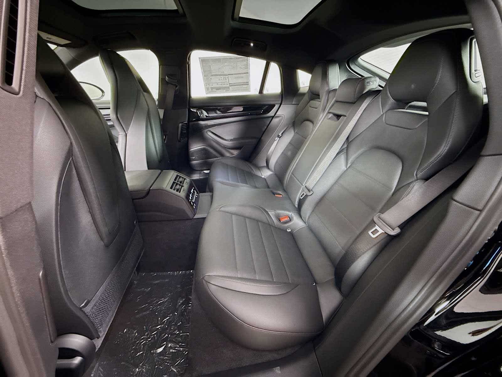 Thumbnail: 2026 Porsche Panamera - 17