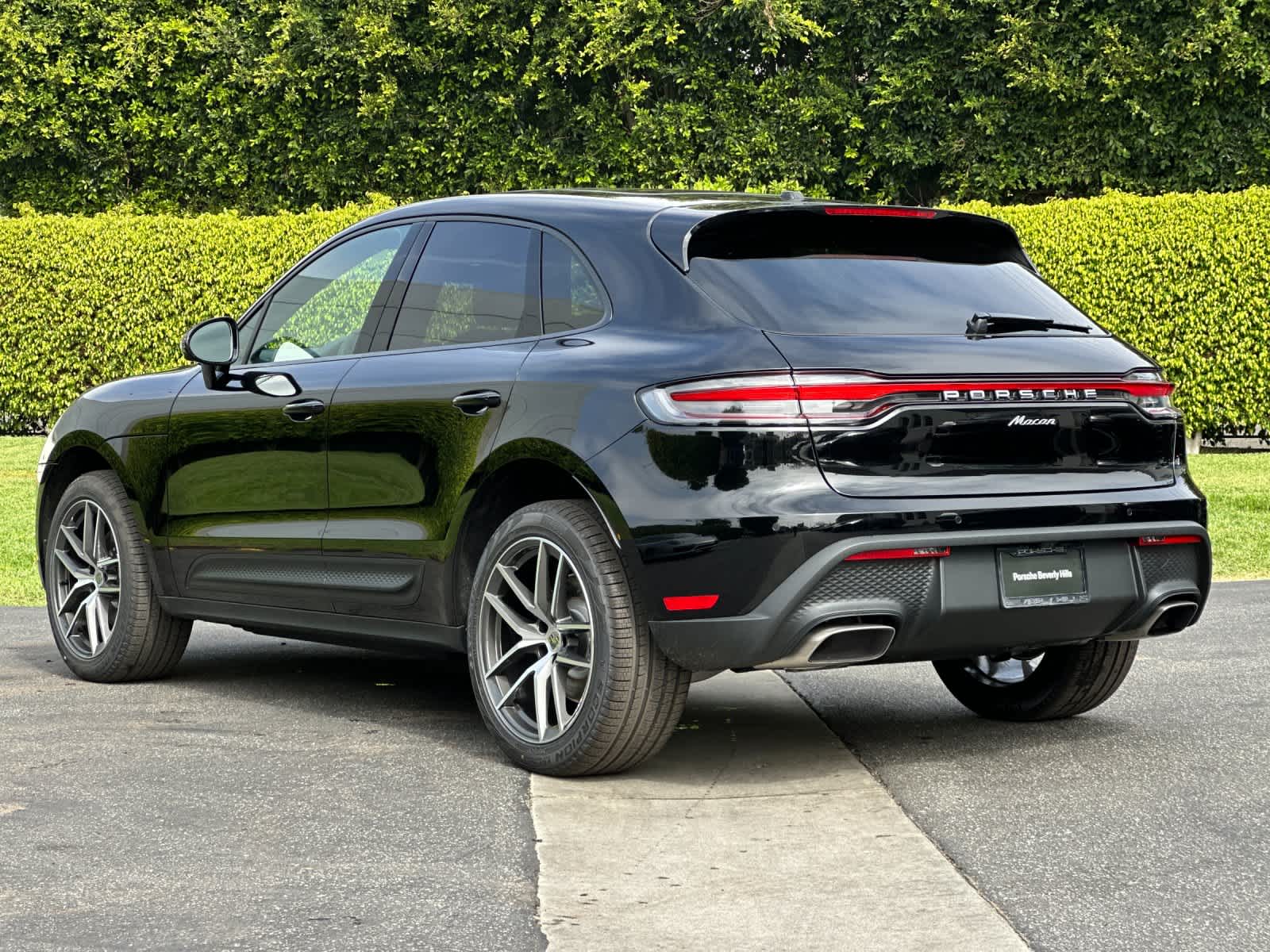 Thumbnail: 2026 Porsche Macan - 3