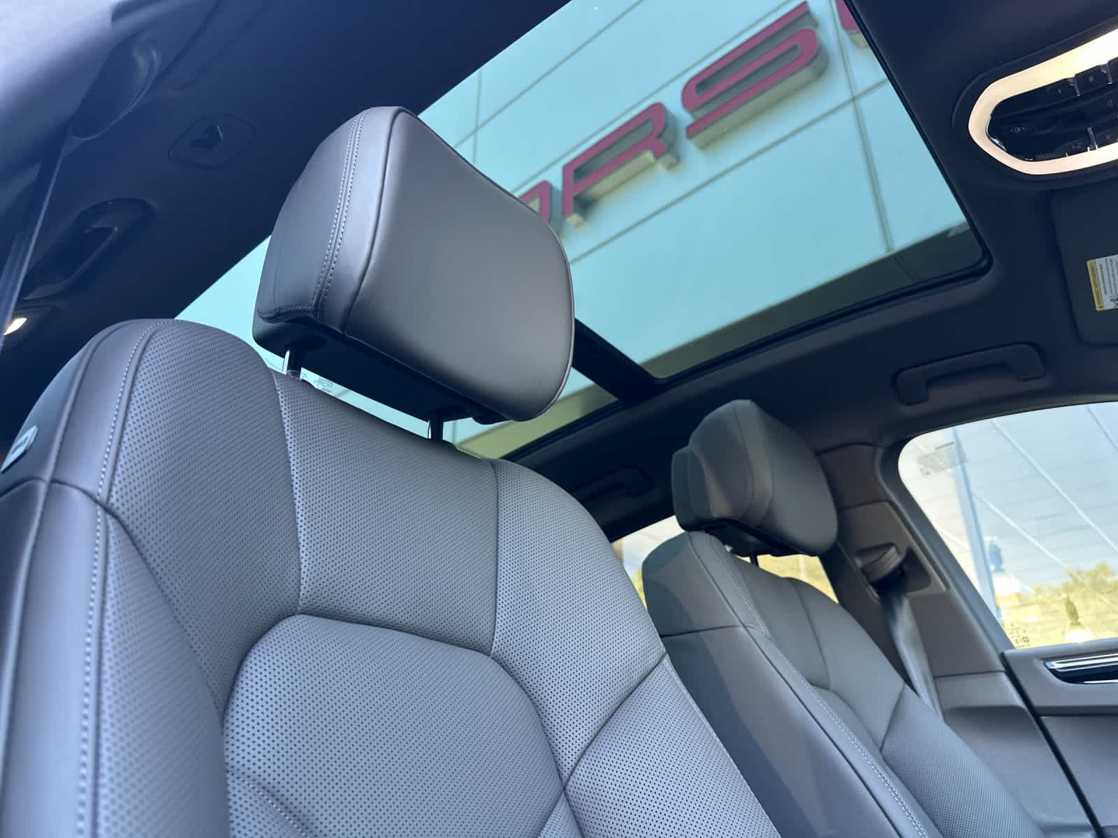 Thumbnail: 2026 Porsche Macan - 18