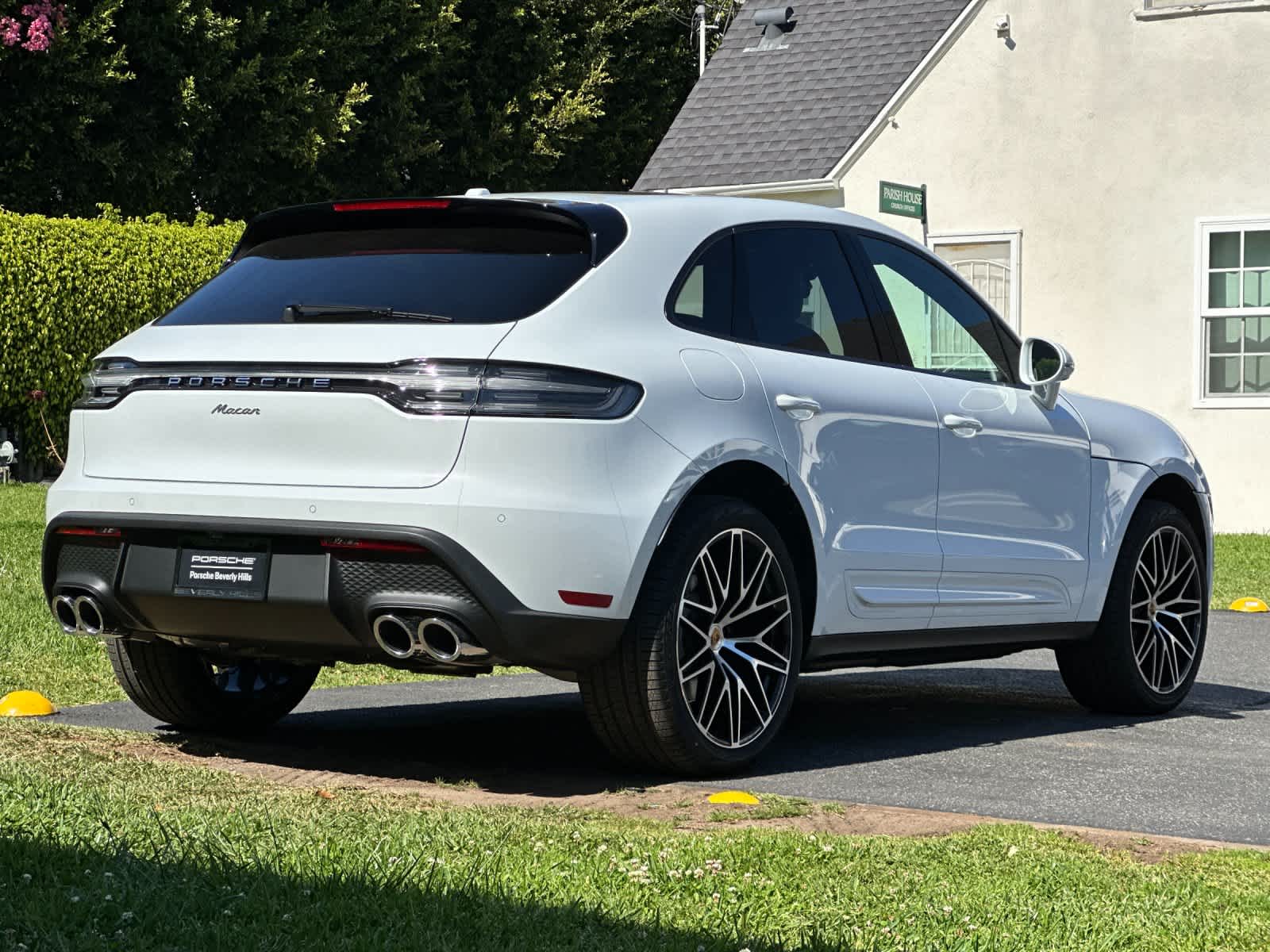 Thumbnail: 2026 Porsche Macan - 8