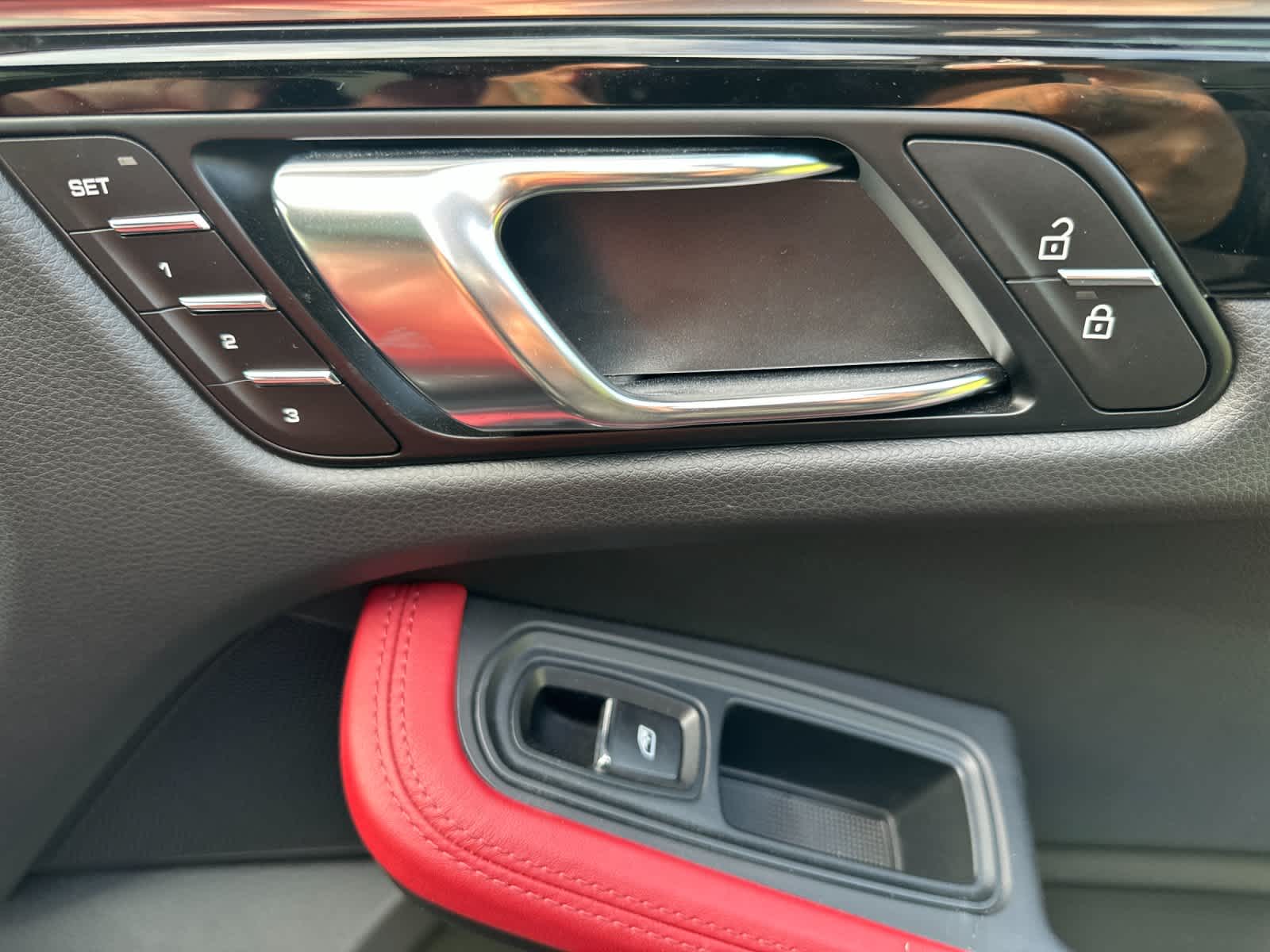 Thumbnail: 2025 Porsche Macan - 19