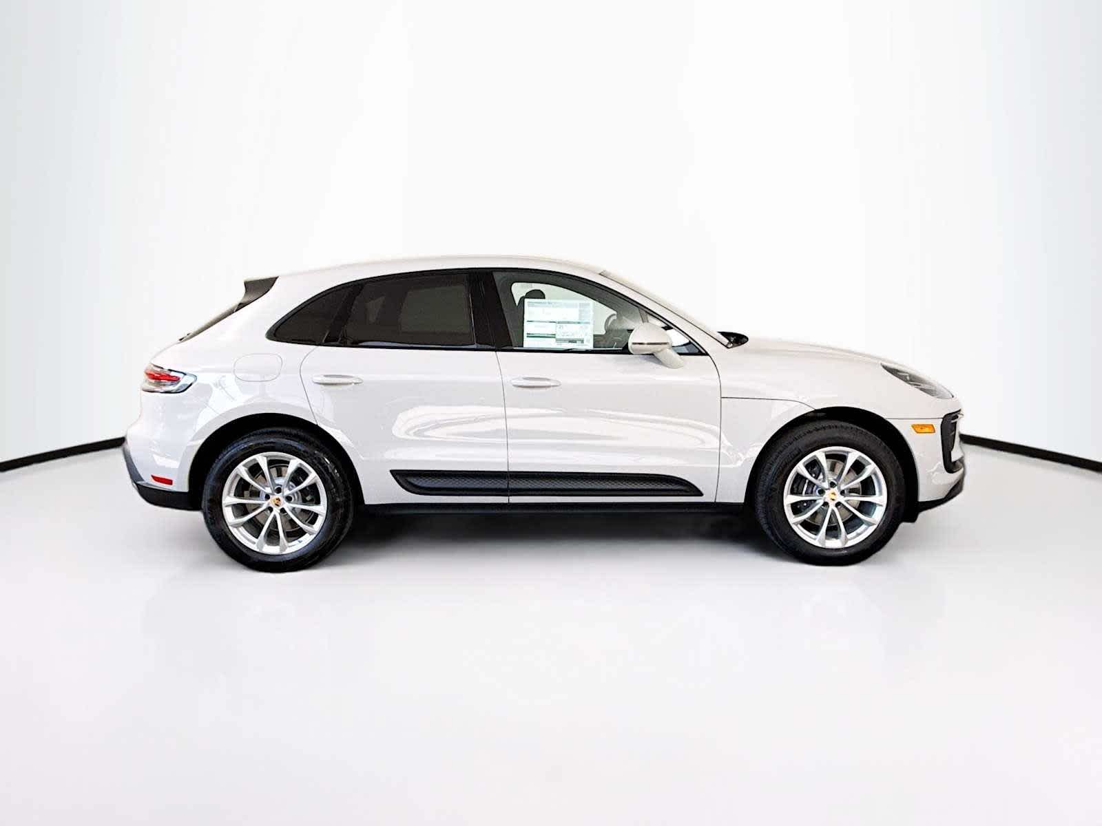Thumbnail: 2026 Porsche Macan - 8