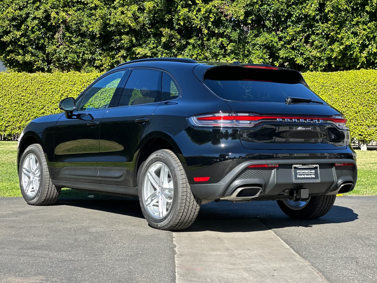 Thumbnail: 2026 Porsche Macan - 3