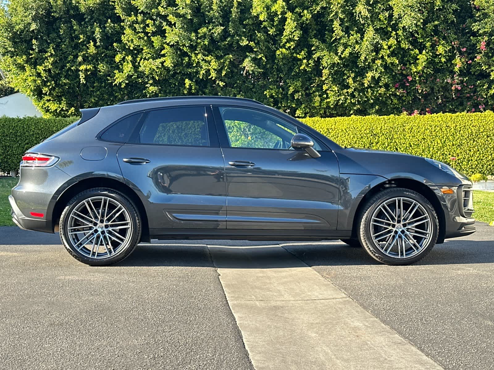 Thumbnail: 2025 Porsche Macan - 9