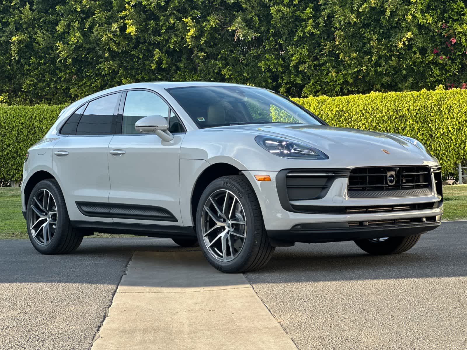Thumbnail: 2026 Porsche Macan - 10