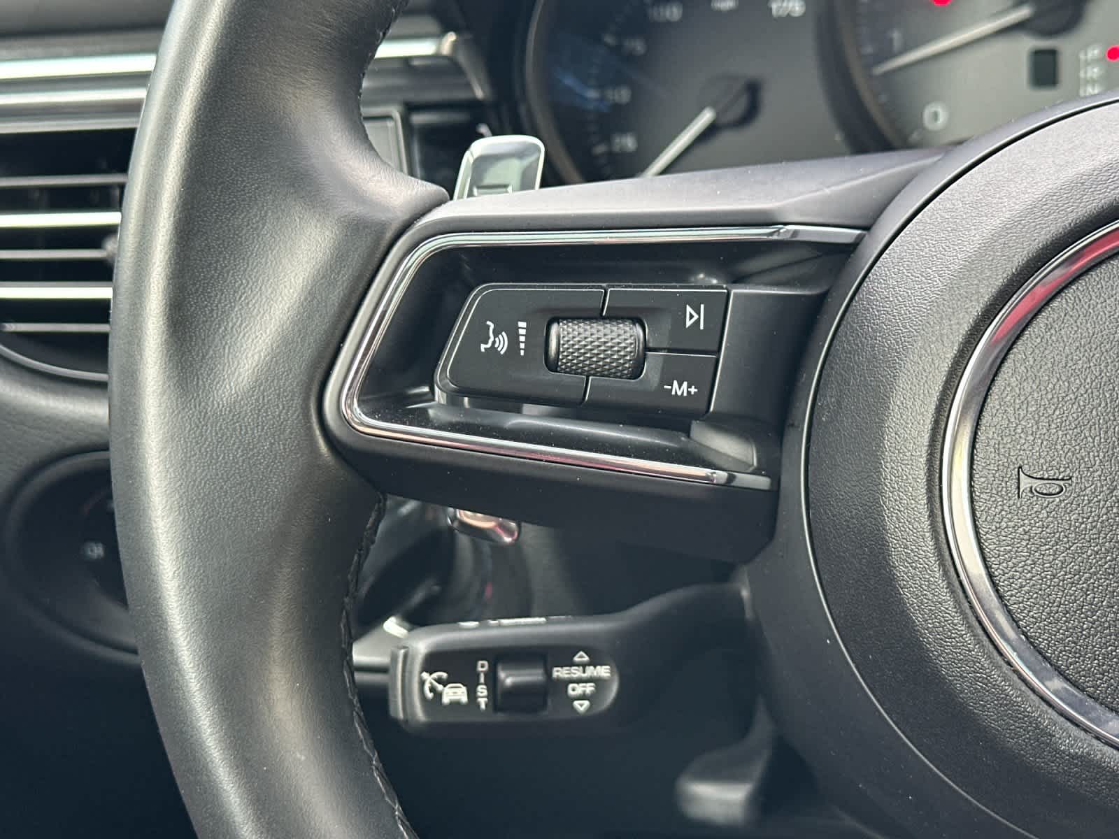 Thumbnail: 2025 Porsche Macan - 27