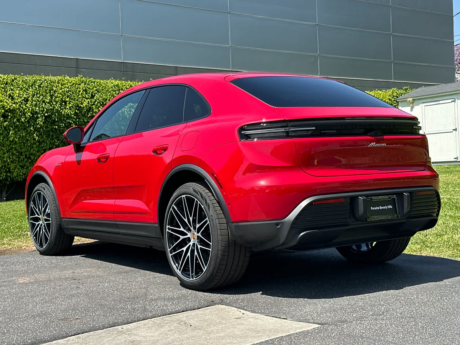 Thumbnail: 2026 Porsche Macan - 3