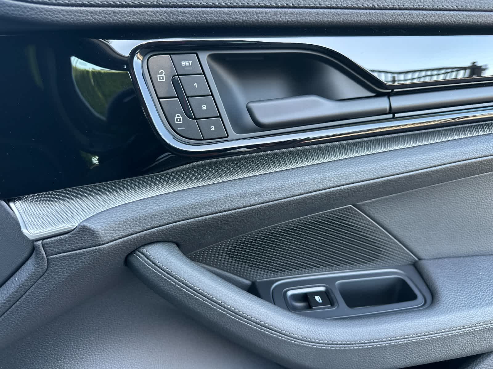 Thumbnail: 2026 Porsche Panamera - 18