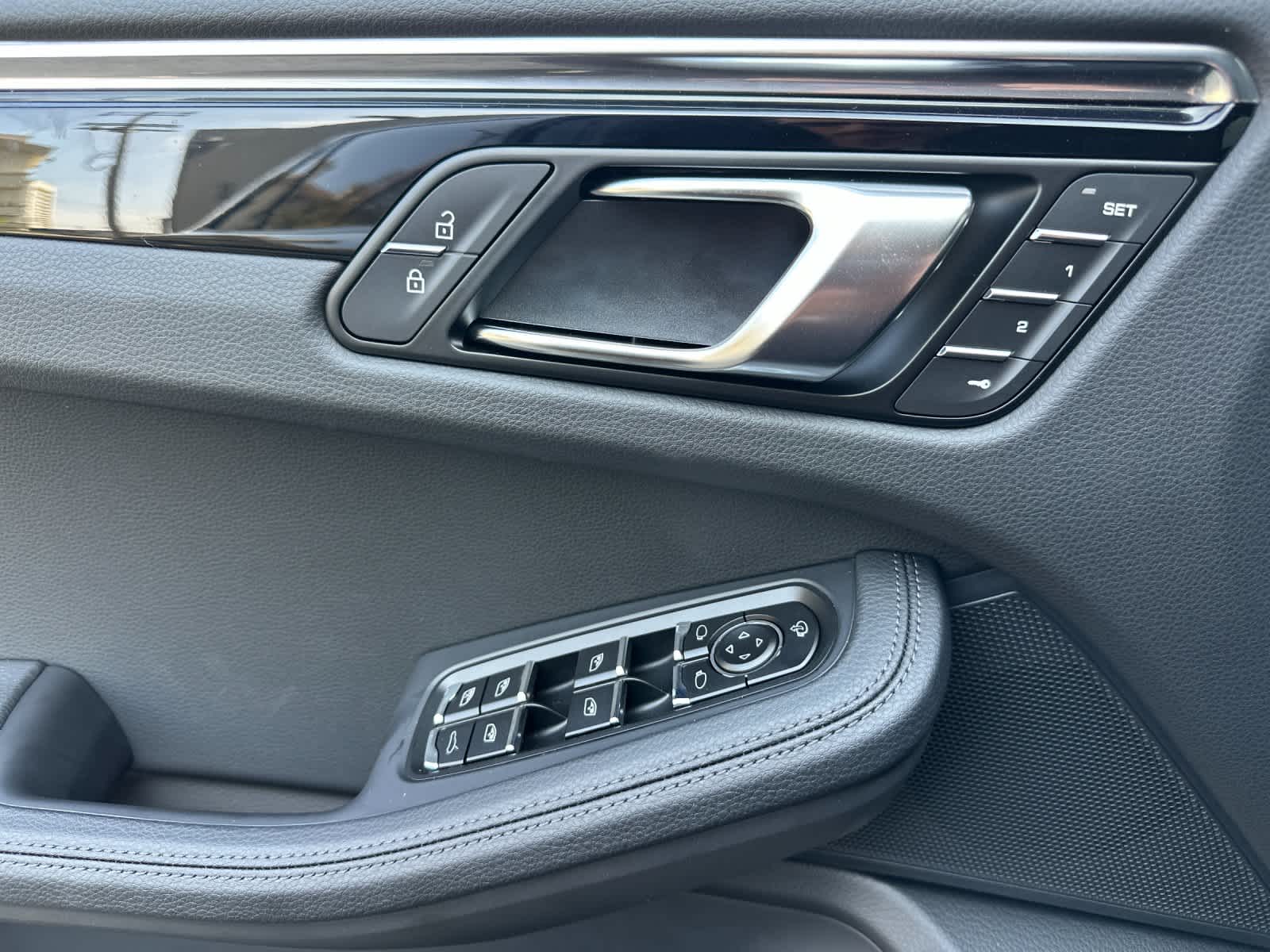 Thumbnail: 2026 Porsche Macan - 12