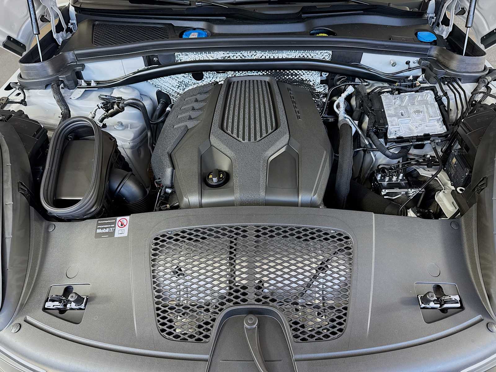 Thumbnail: 2026 Porsche Macan - 23