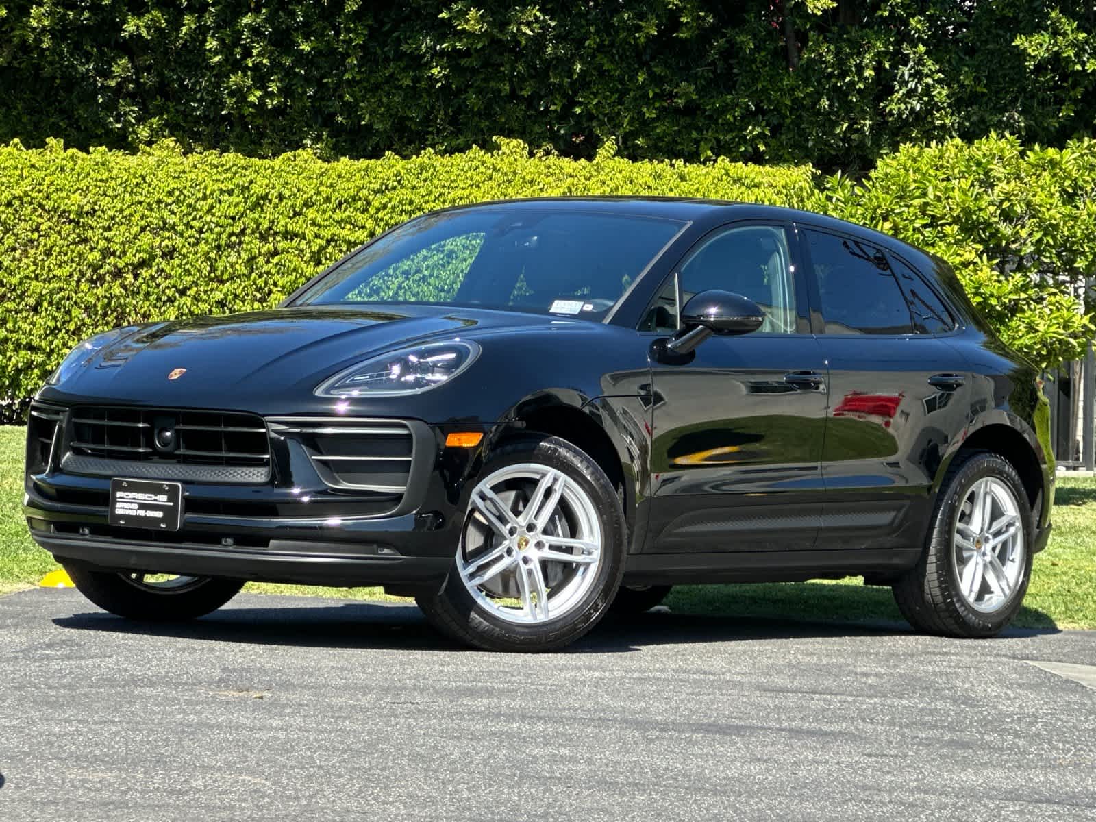 Thumbnail: 2025 Porsche Macan - 1