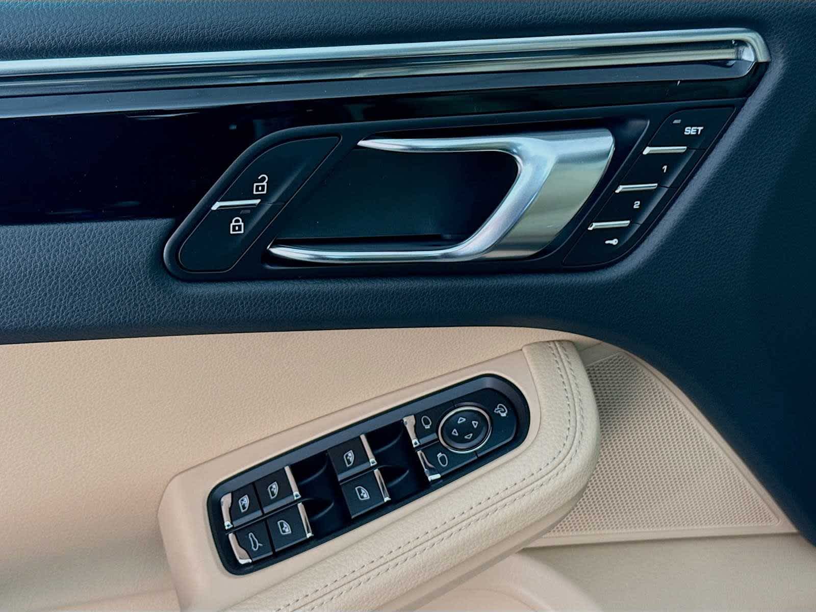 Thumbnail: 2026 Porsche Macan - 14