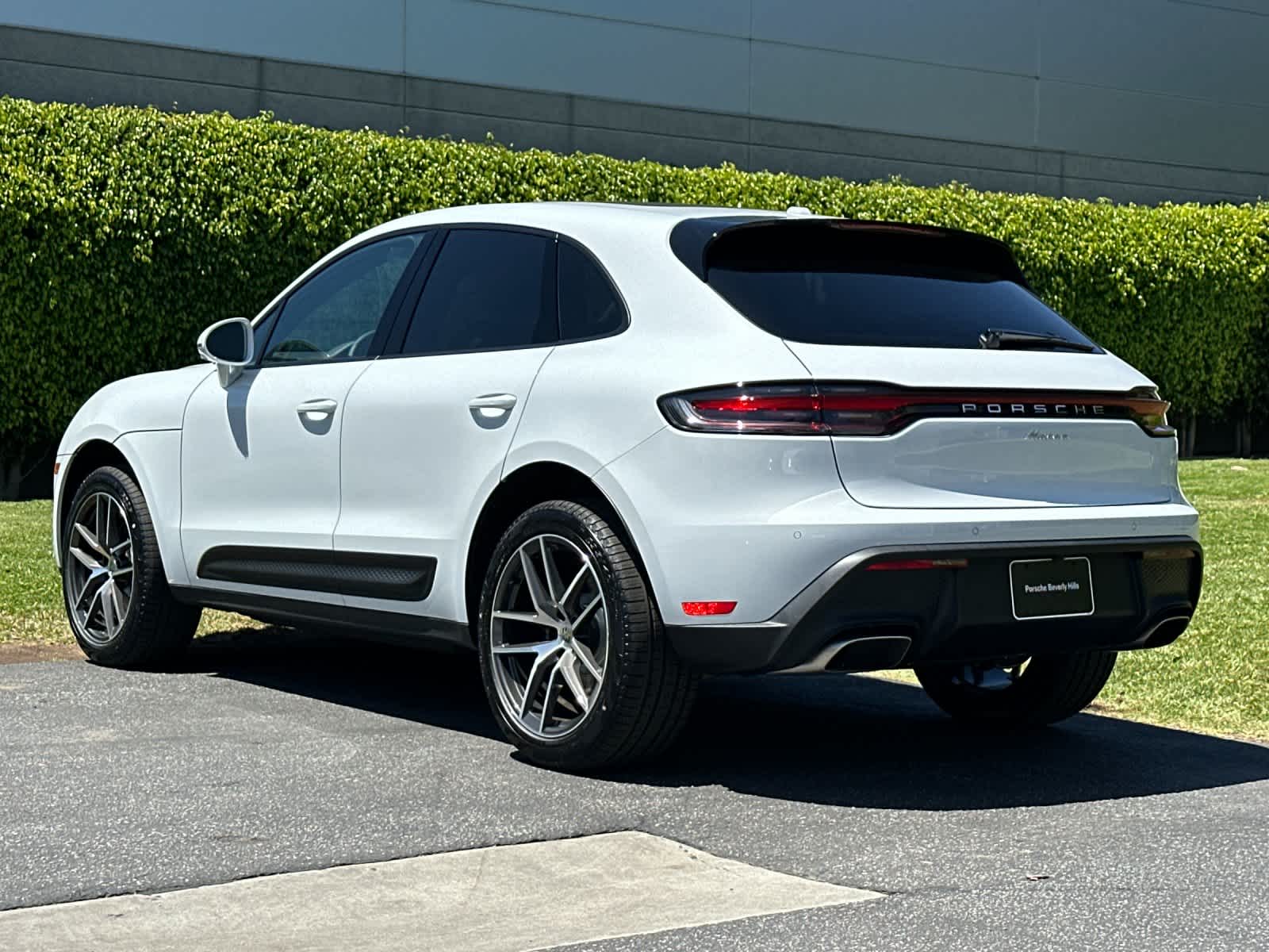 Thumbnail: 2026 Porsche Macan - 3