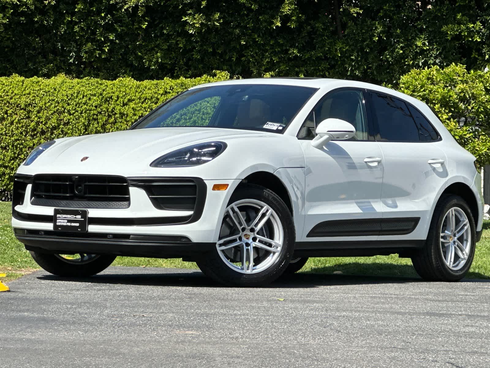 Thumbnail: 2025 Porsche Macan - 1