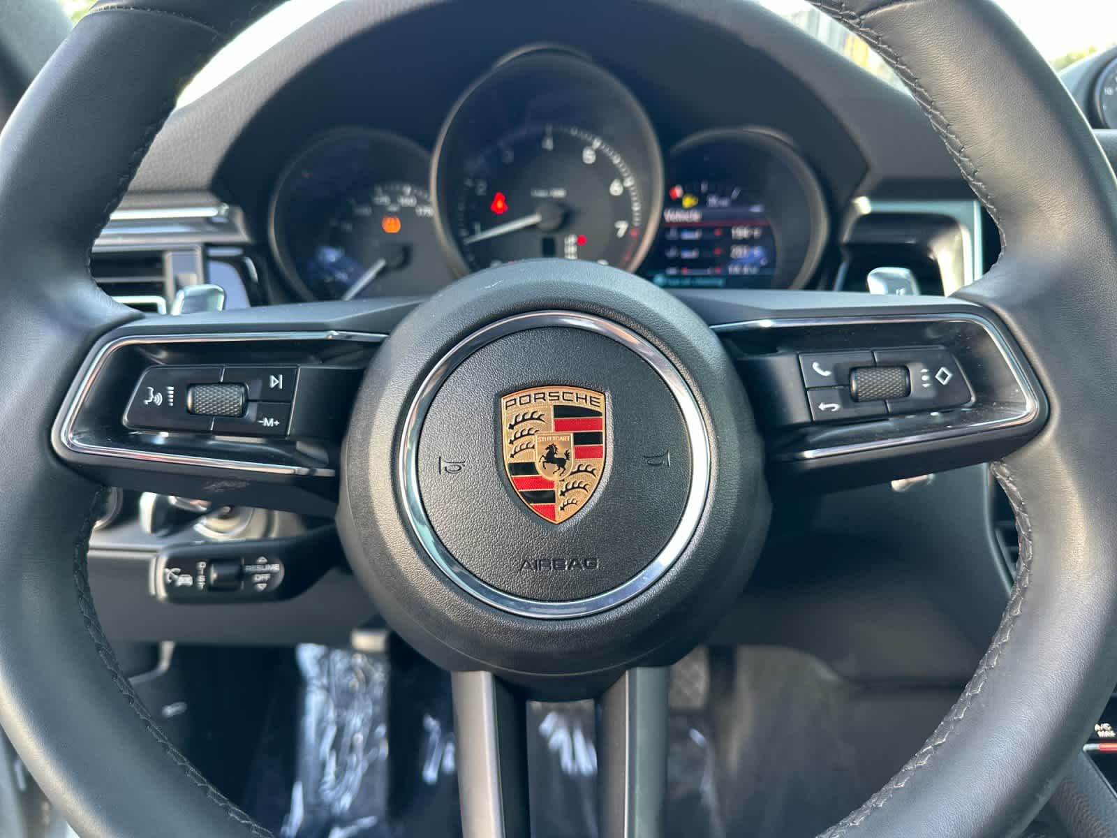 Thumbnail: 2025 Porsche Macan - 25