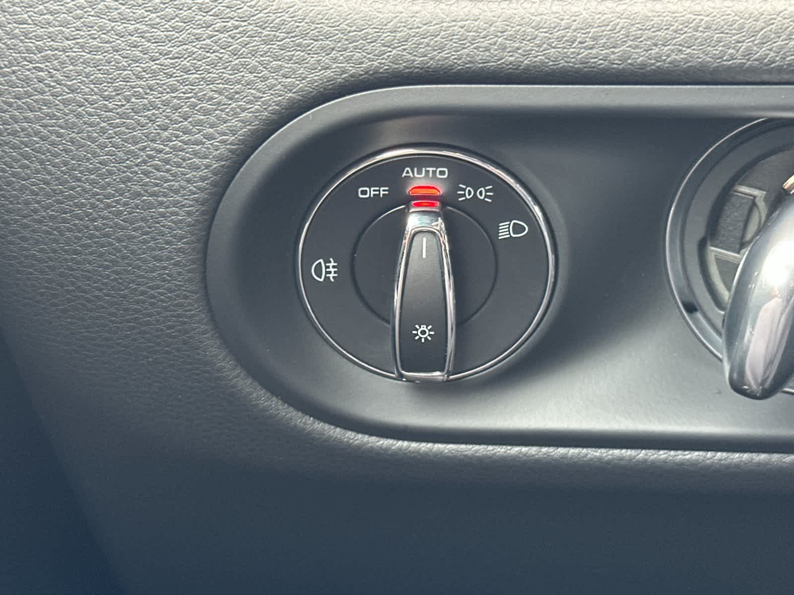 Thumbnail: 2026 Porsche Macan - 31