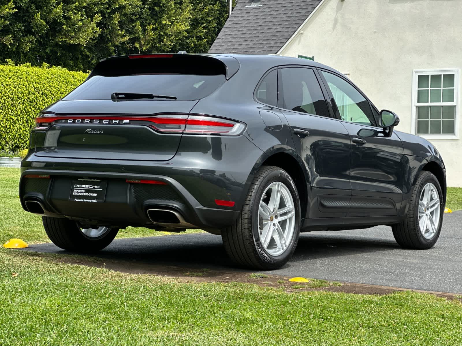 Thumbnail: 2025 Porsche Macan - 7