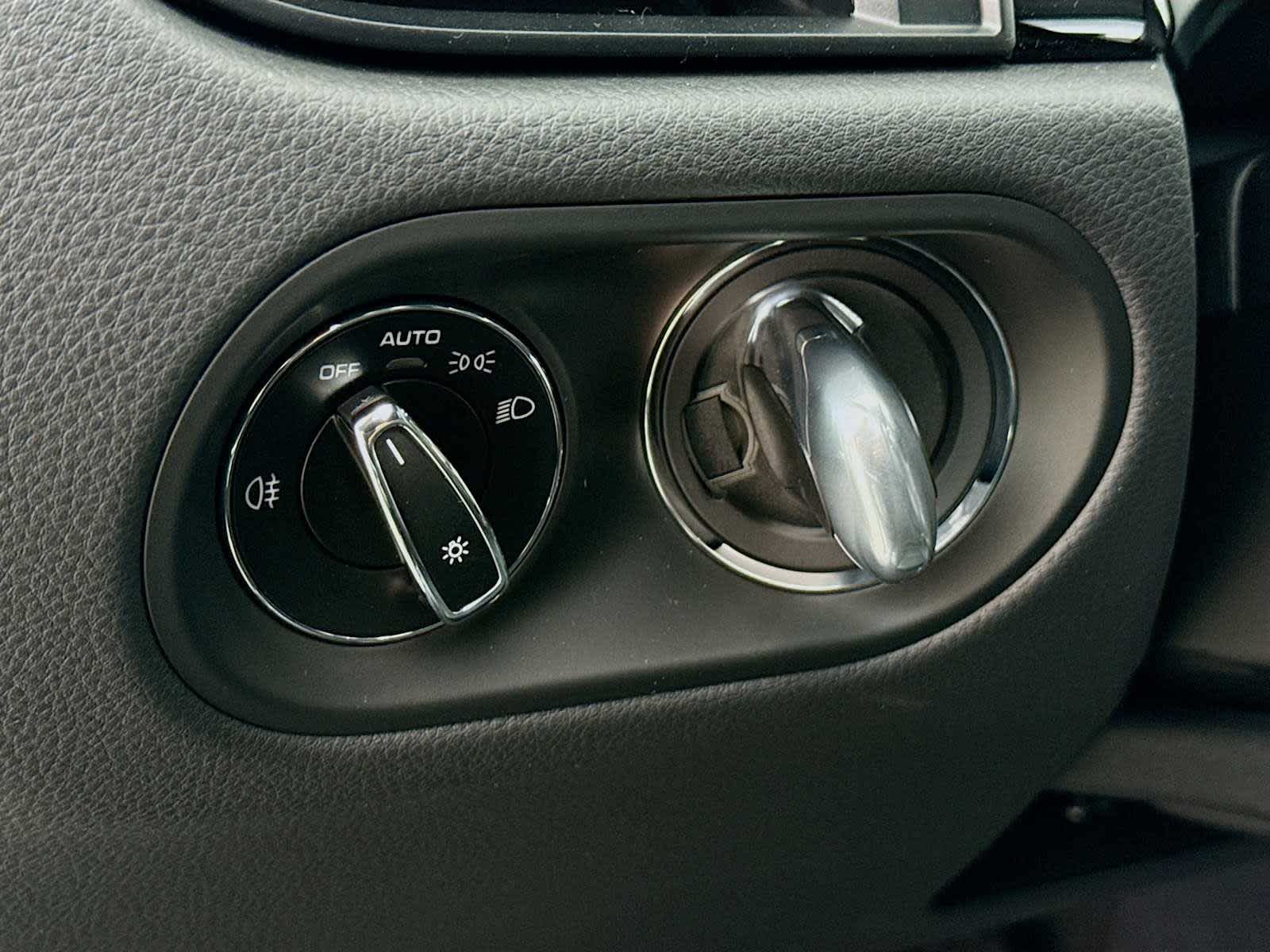 Thumbnail: 2026 Porsche Macan - 11