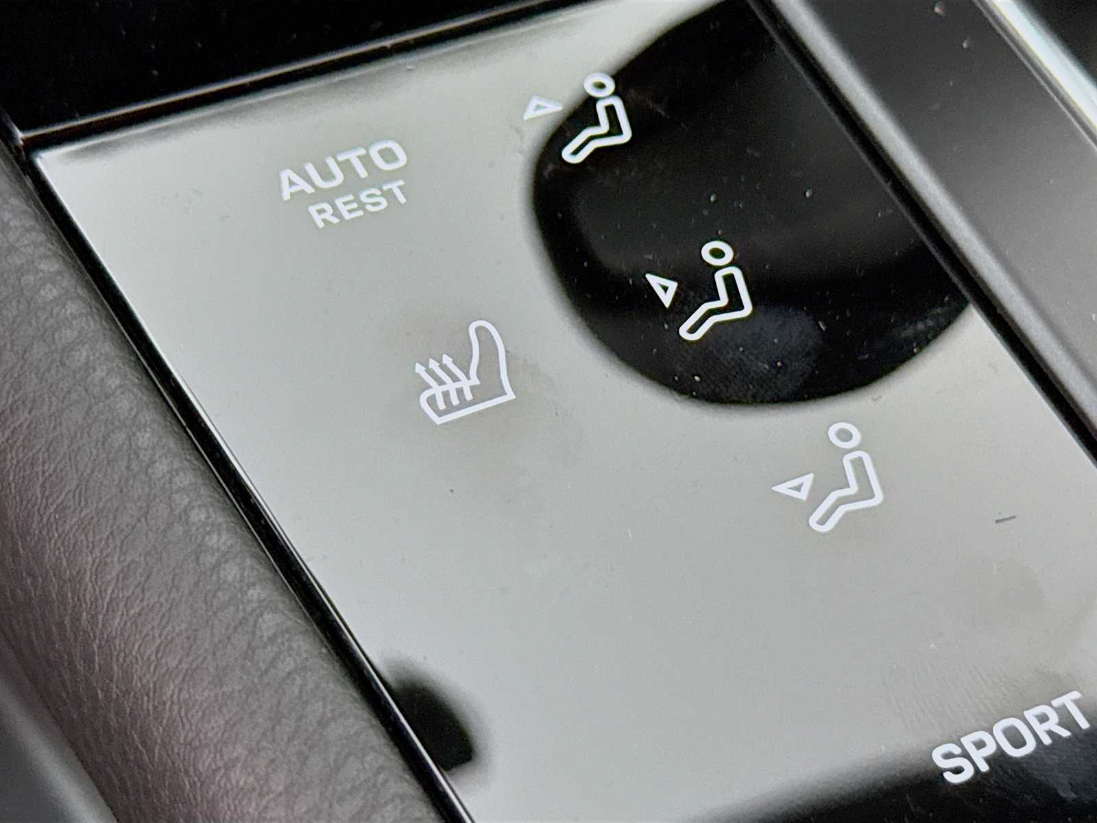 Thumbnail: 2026 Porsche Macan - 16