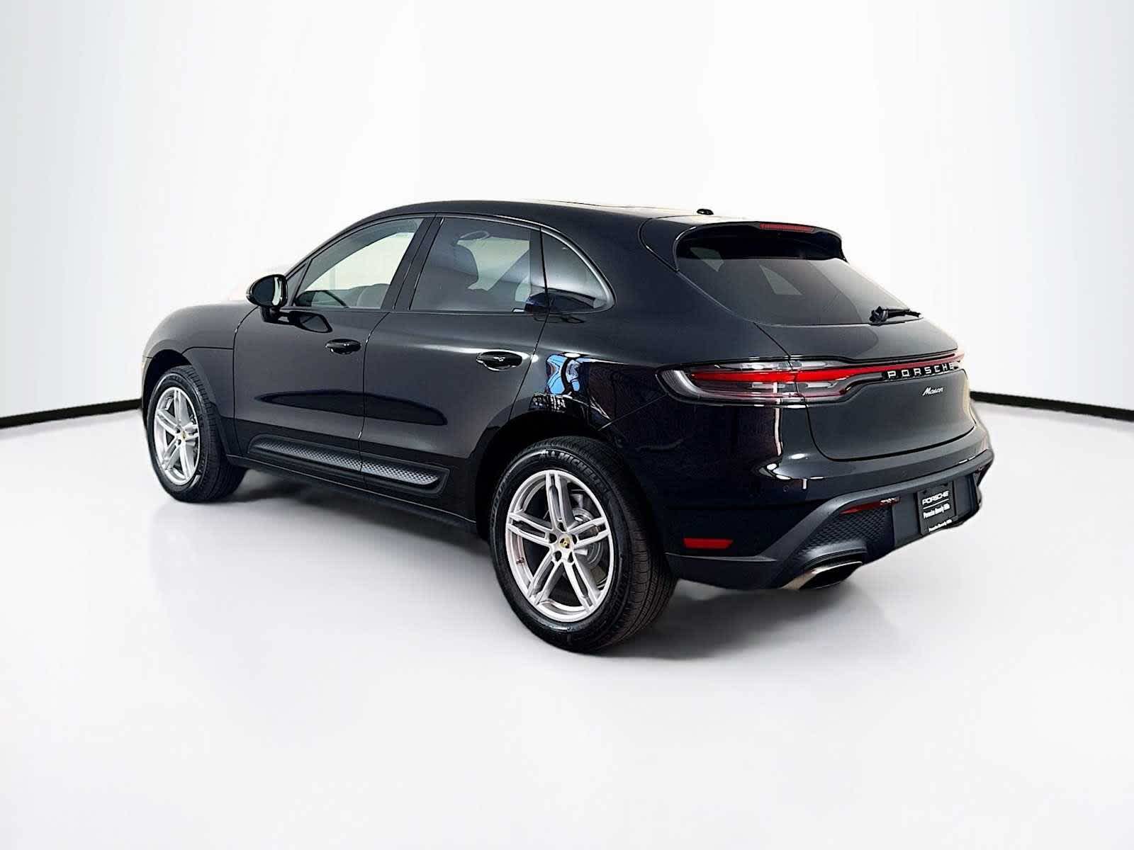 Thumbnail: 2026 Porsche Macan - 3