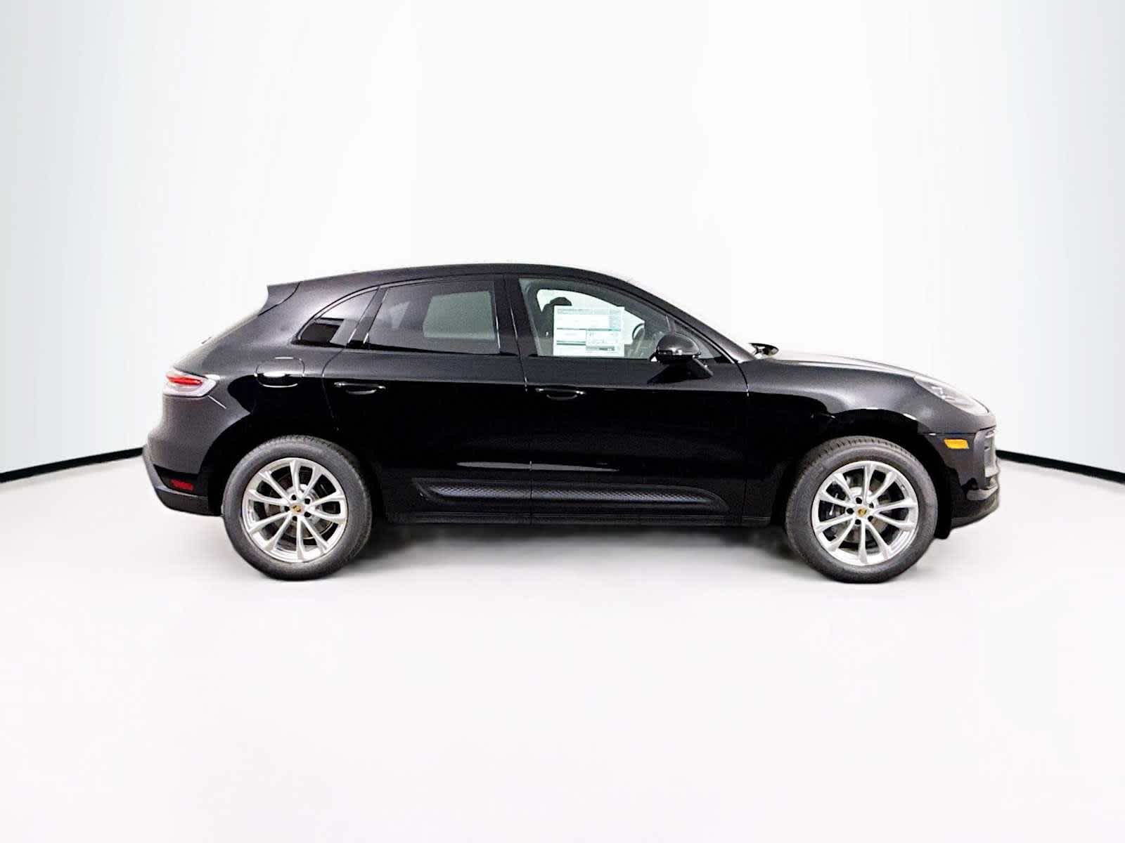 Thumbnail: 2026 Porsche Macan - 8