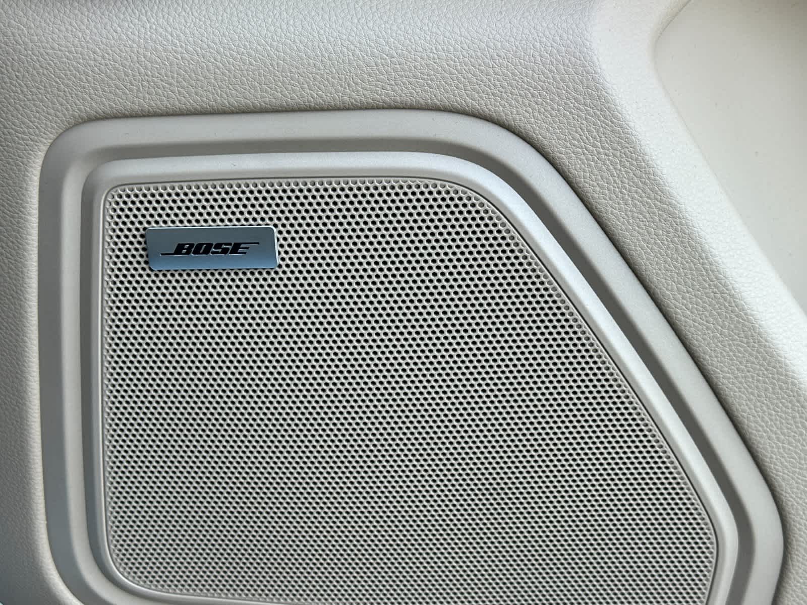 Thumbnail: 2026 Porsche Macan - 20