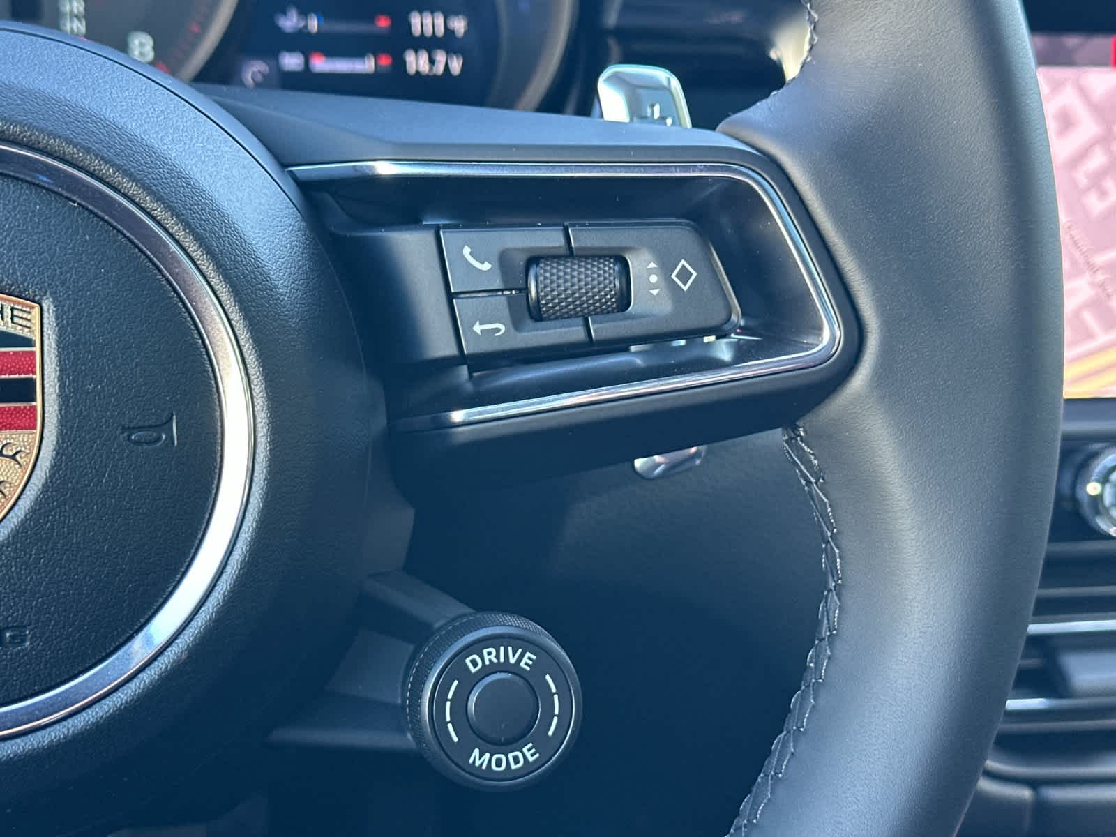 Thumbnail: 2026 Porsche Macan - 28