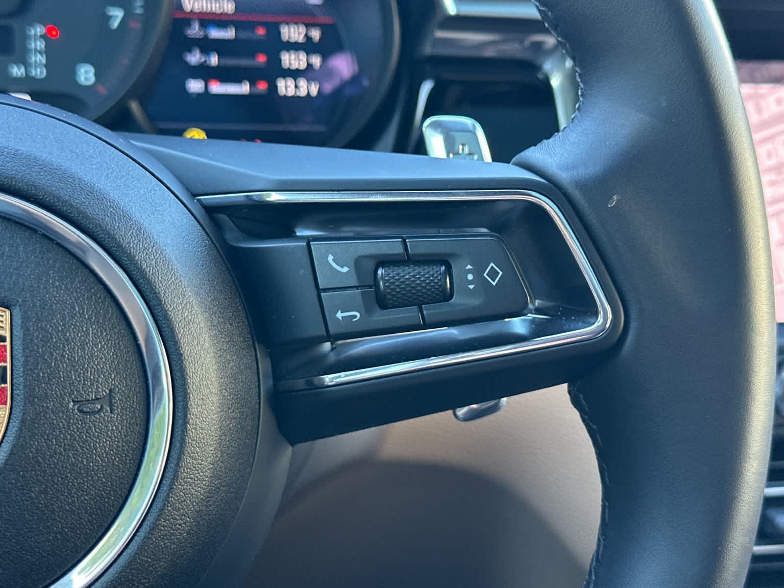 Thumbnail: 2025 Porsche Macan - 27