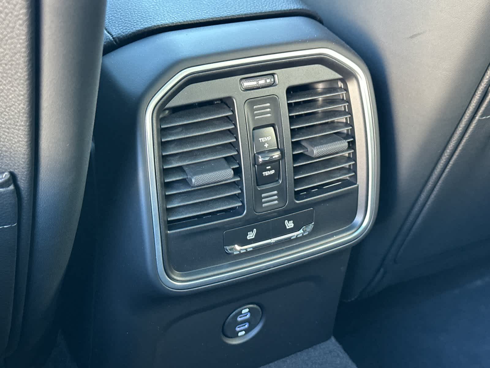 Thumbnail: 2026 Porsche Macan - 14