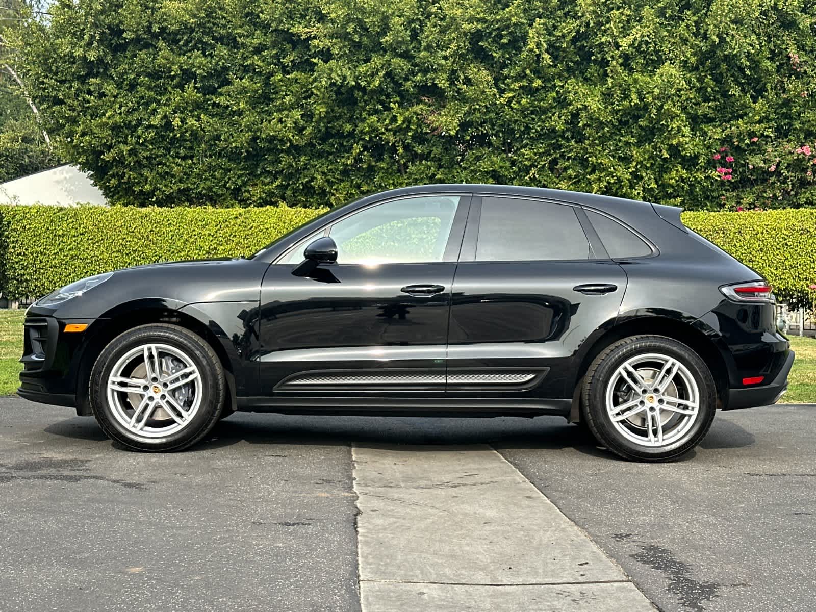 Thumbnail: 2025 Porsche Macan - 2